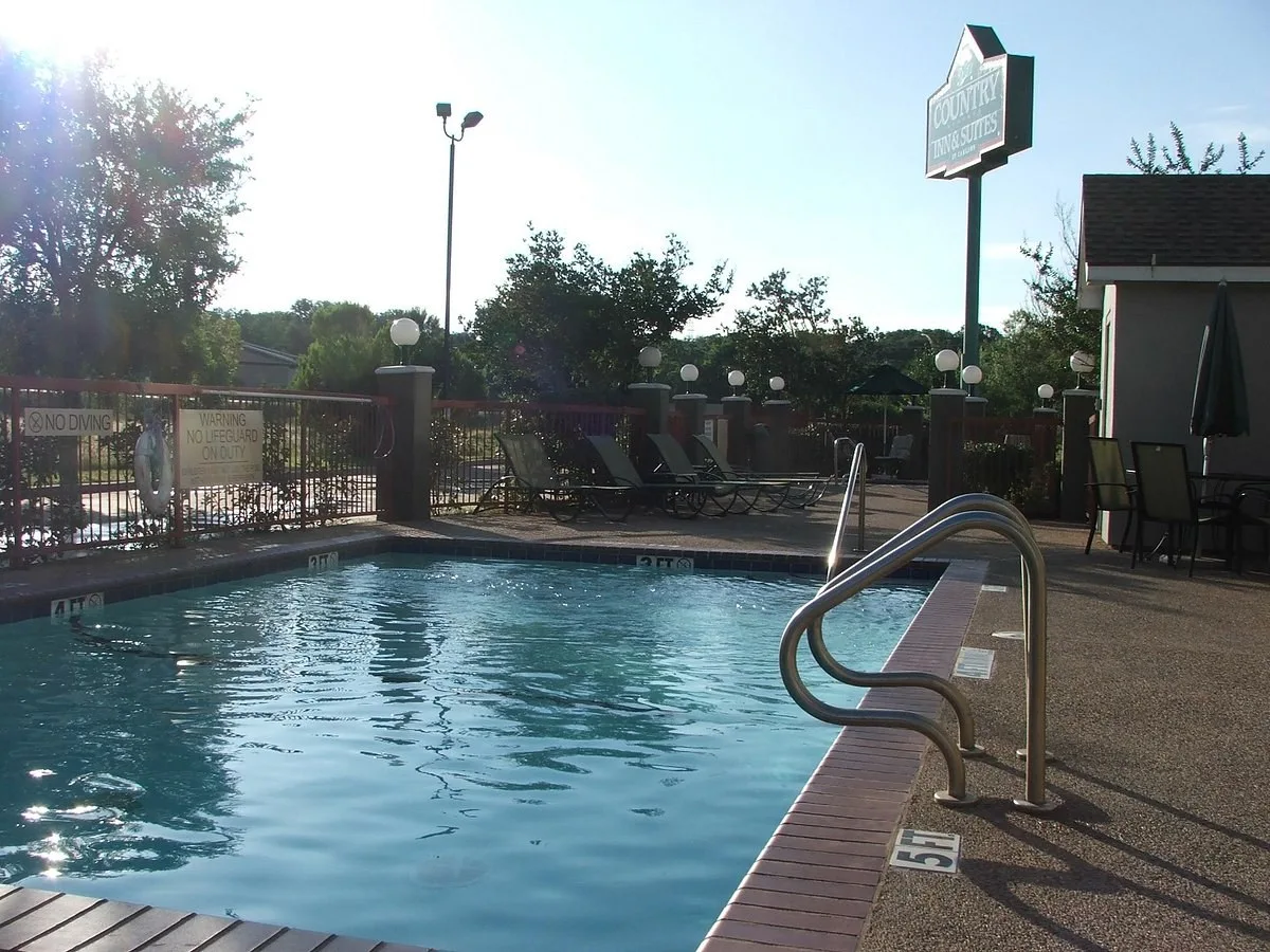 Buitenzwembad van het Hotel Country Inn Suits Fort Worth