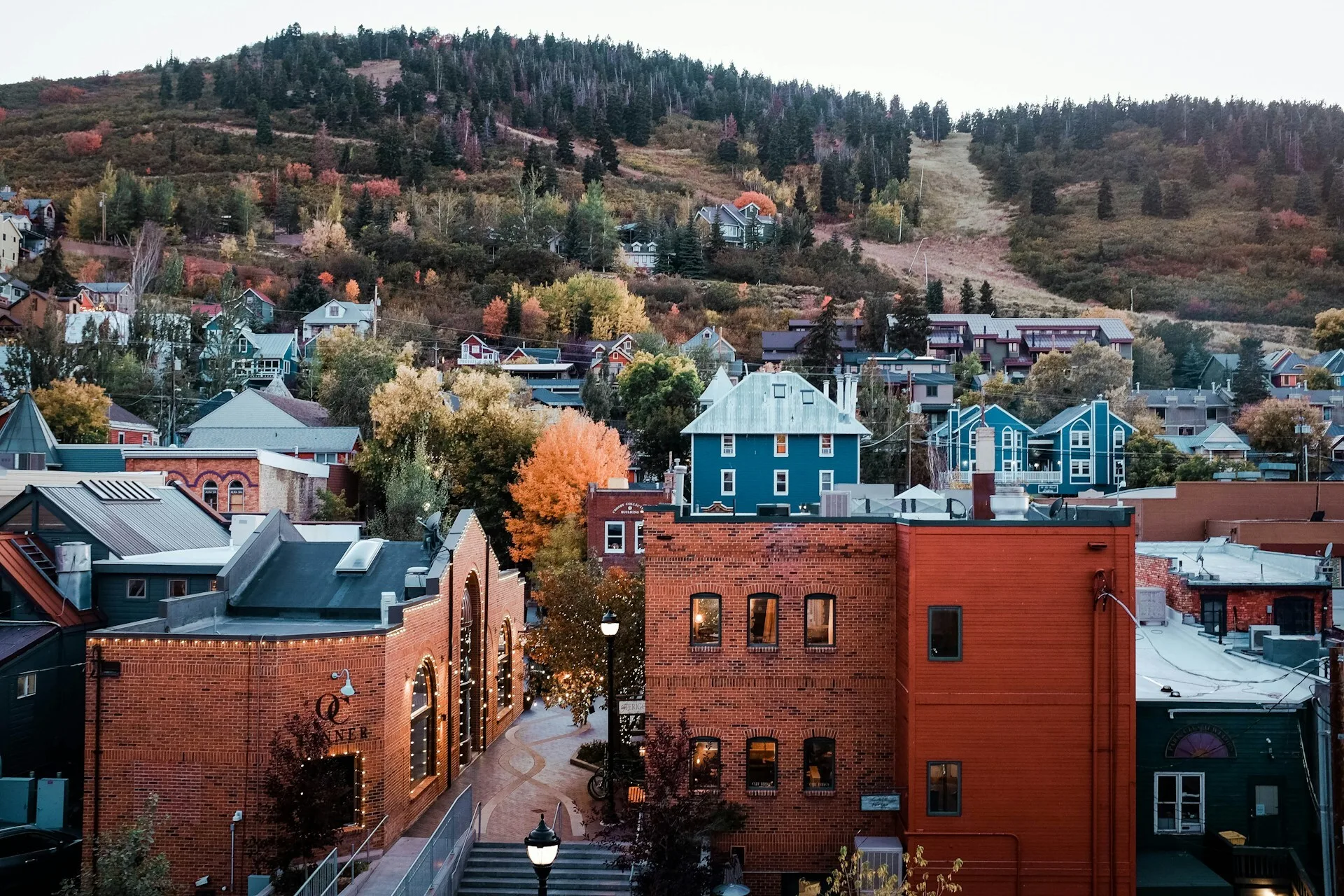 Huizen aan de rand van een berg in Park City, Utah