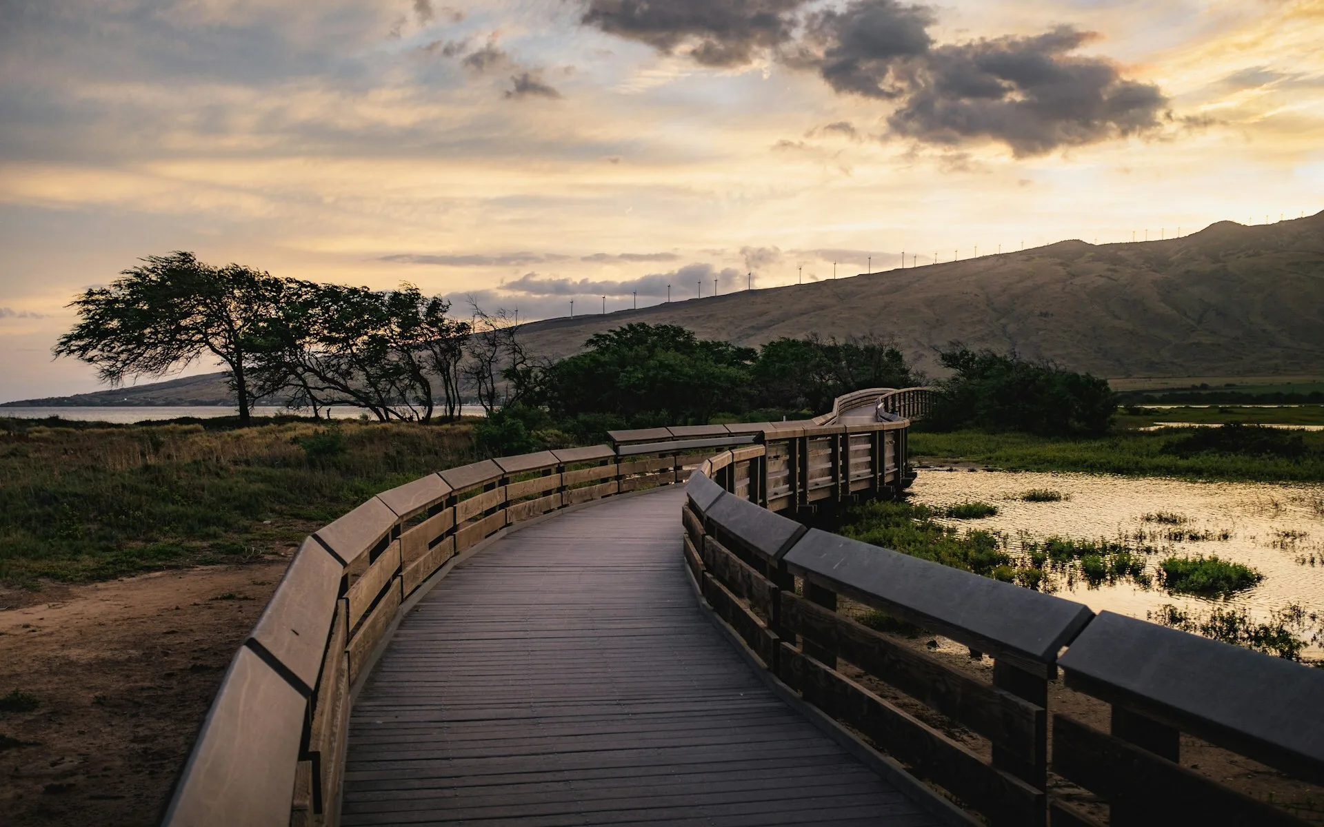 Een brug over het water in Kihei, Maui