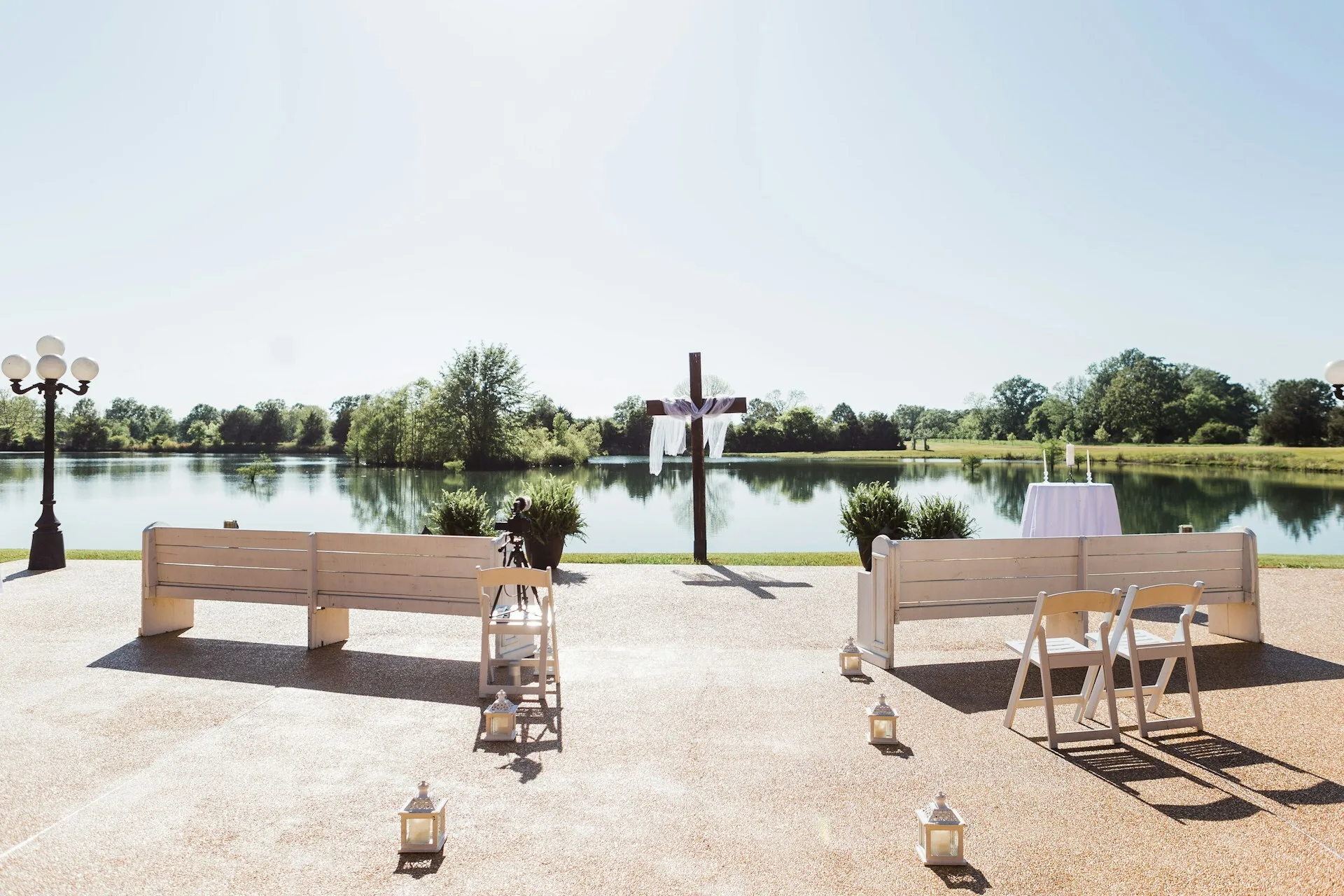 Herdenkingsplek aan een meer in Tupelo, Mississippi