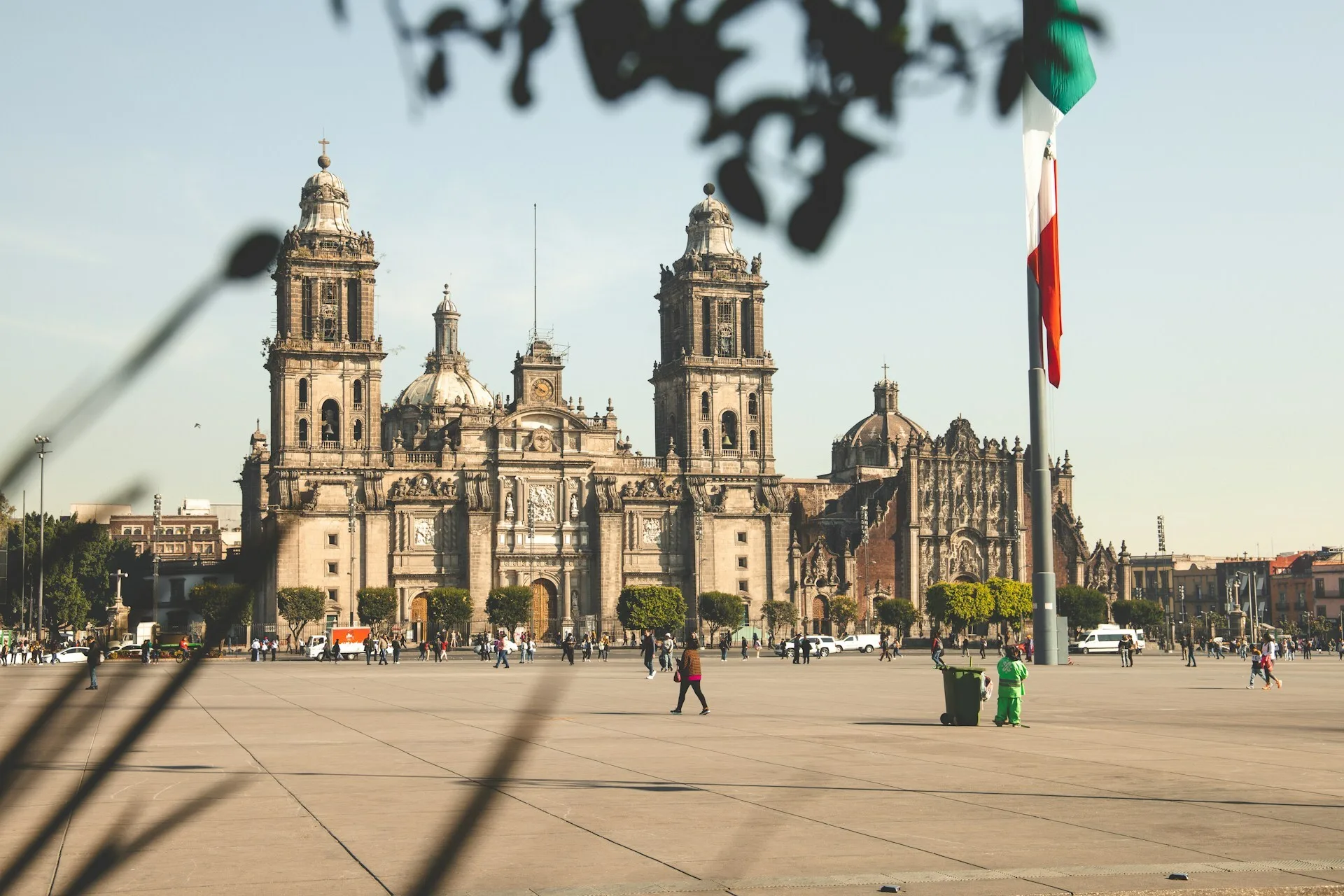 Plaza de la Constitución met de Kathedraal van Mexico Stad in het historische centrum