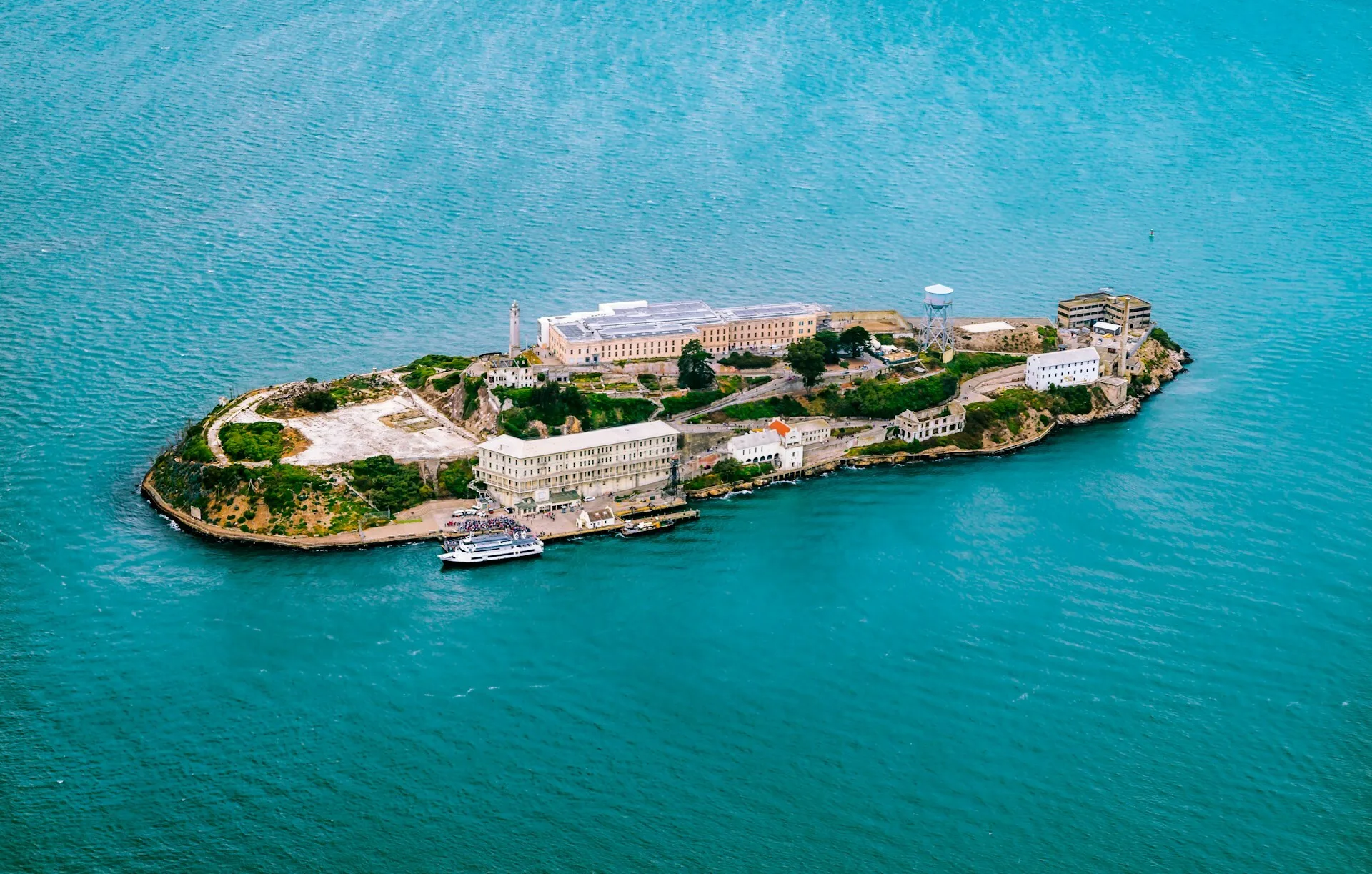 Uitzicht over Alcatraz Island in San Francisco van bovenaf