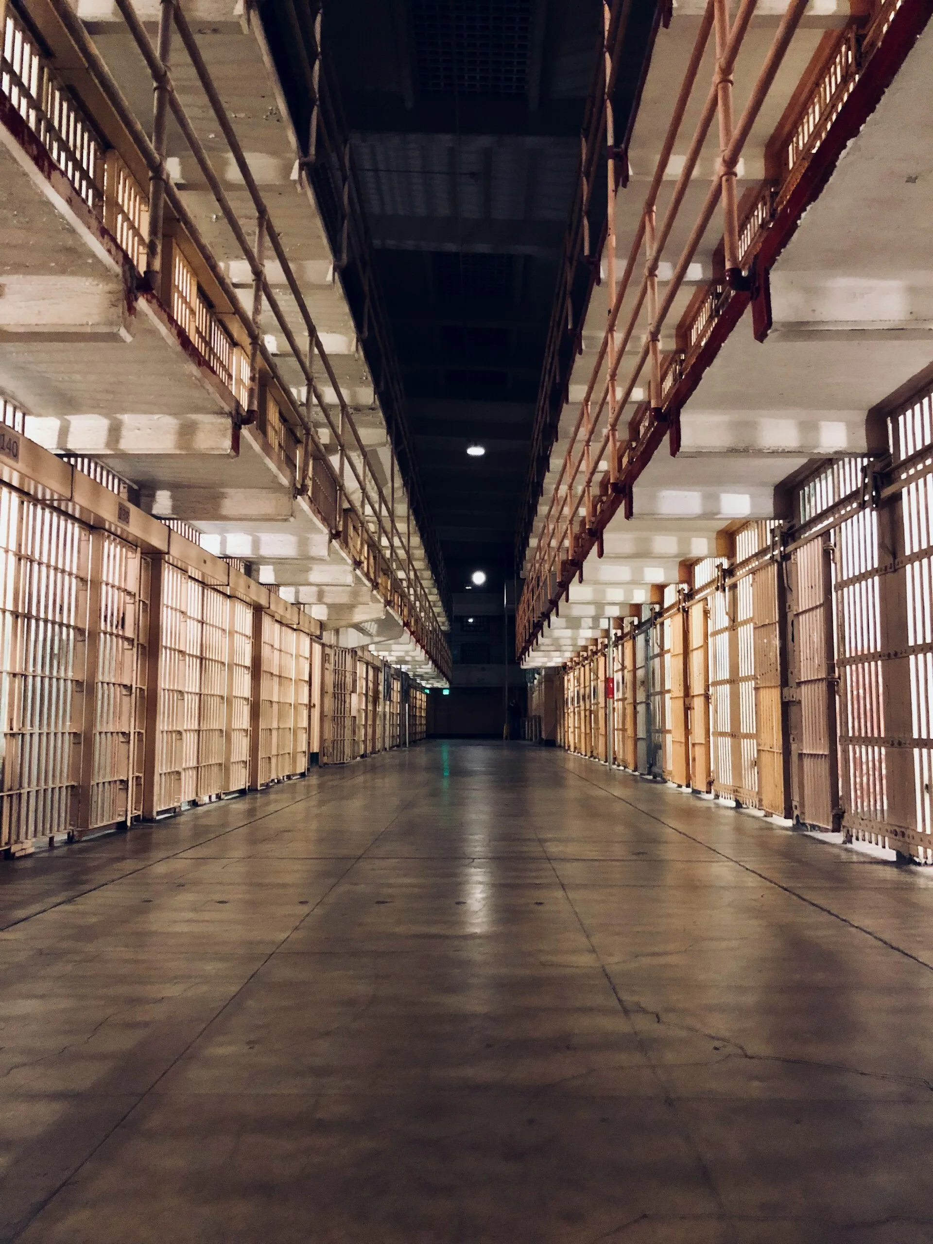 Een gang in Alcatraz prison in San Francisco