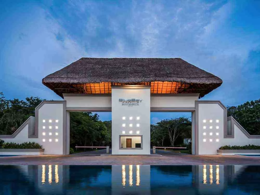 Hoofdingang van het Hotel Blue Bay Grand Esmeralda Playa del Carmen