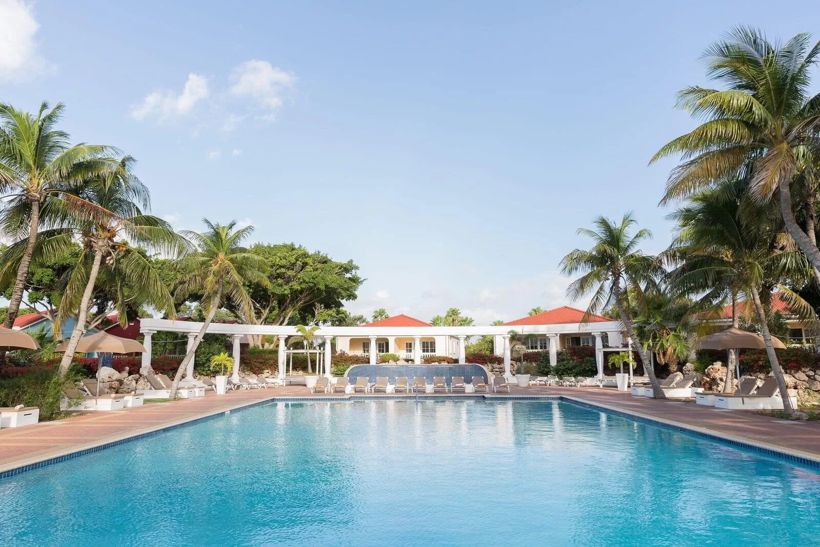 Buitenzwembad bij het Hotel Livingstone Jan Thiel Willemstad