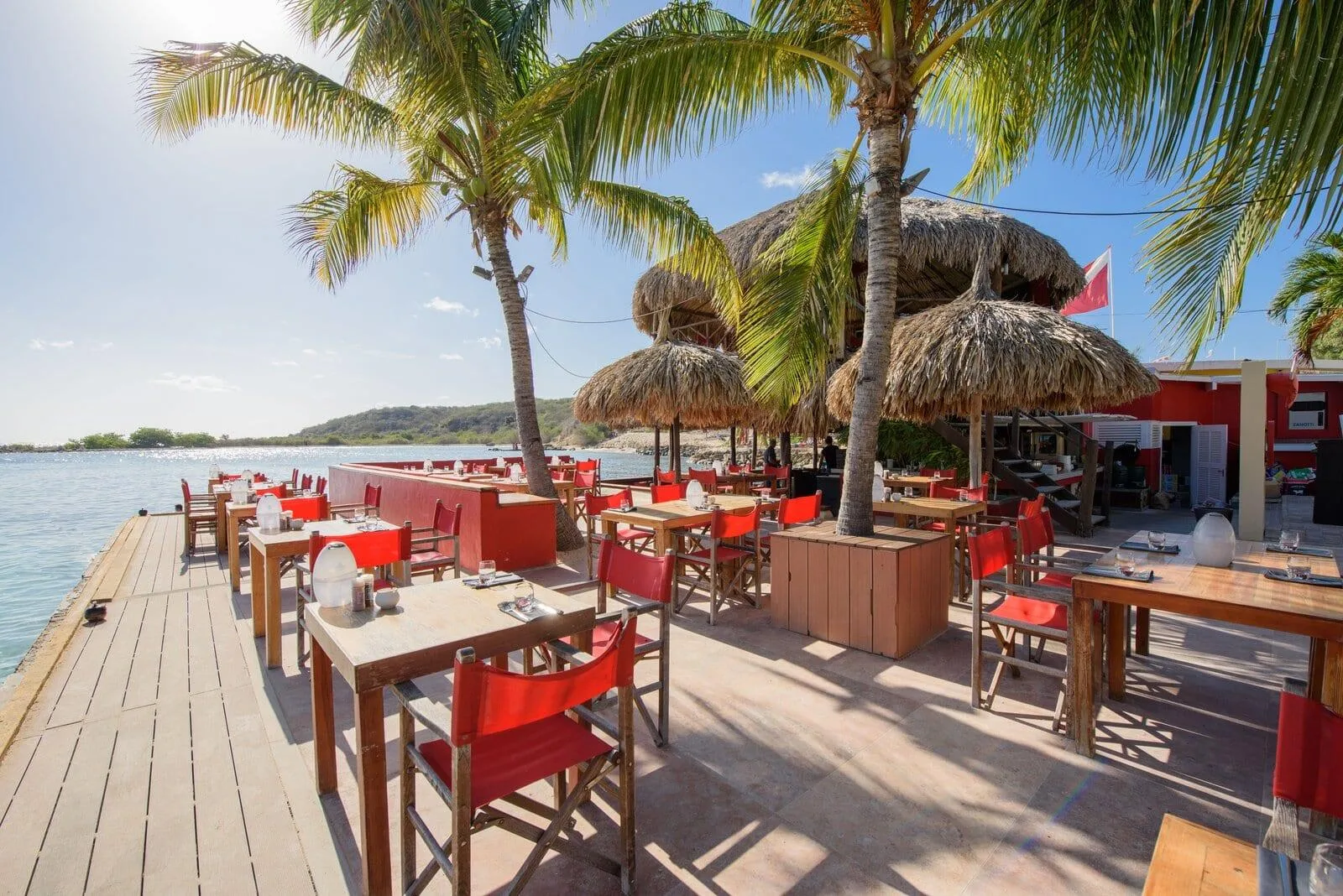 Beachbar aan het water bij het Hotel Livingstone Jan Thiel Willemstad