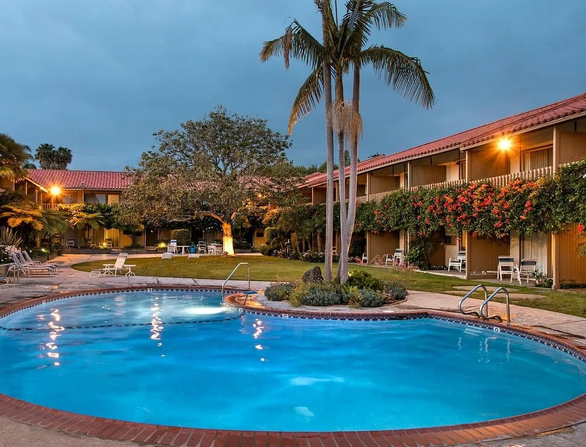 Buitenzwembad bij het Hotel Best Western Plus Pepper Tree Inn