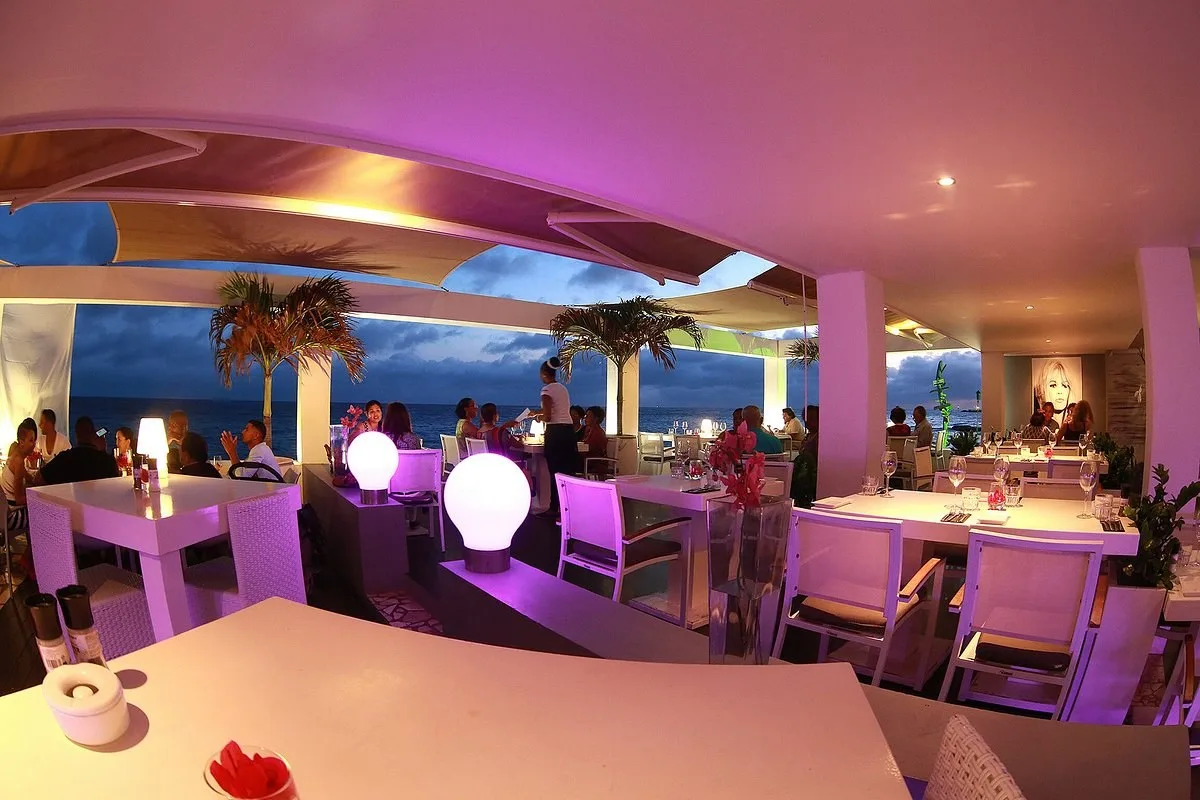 Restaurant in het Hotel Saint Tropez Boutique Hotel met uitzicht op de oceaan