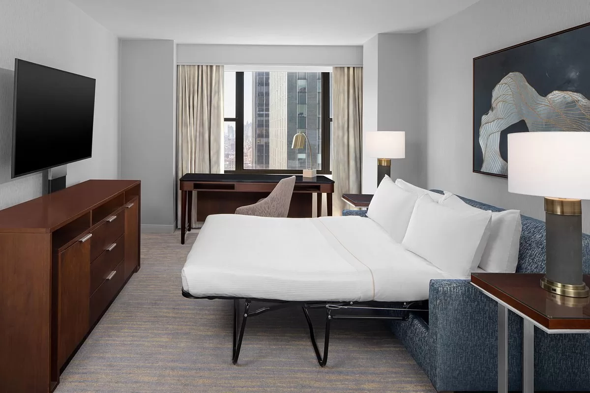 Sofabed in een kamer in het Hotel The Westin New York Grand Central New York