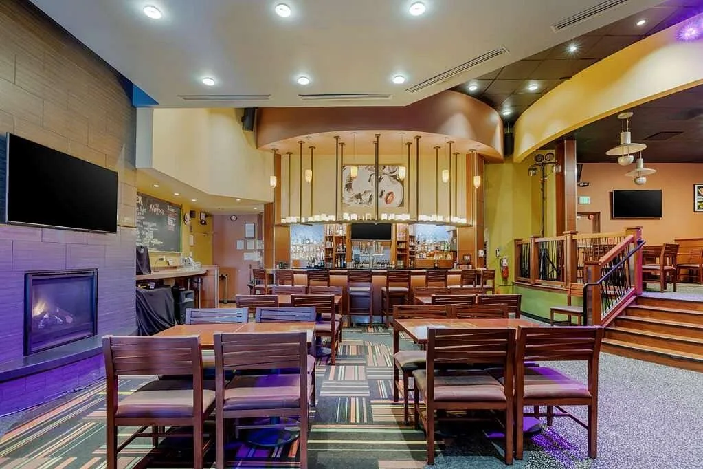 Restaurant met bar in het Best Western Inn Loveland