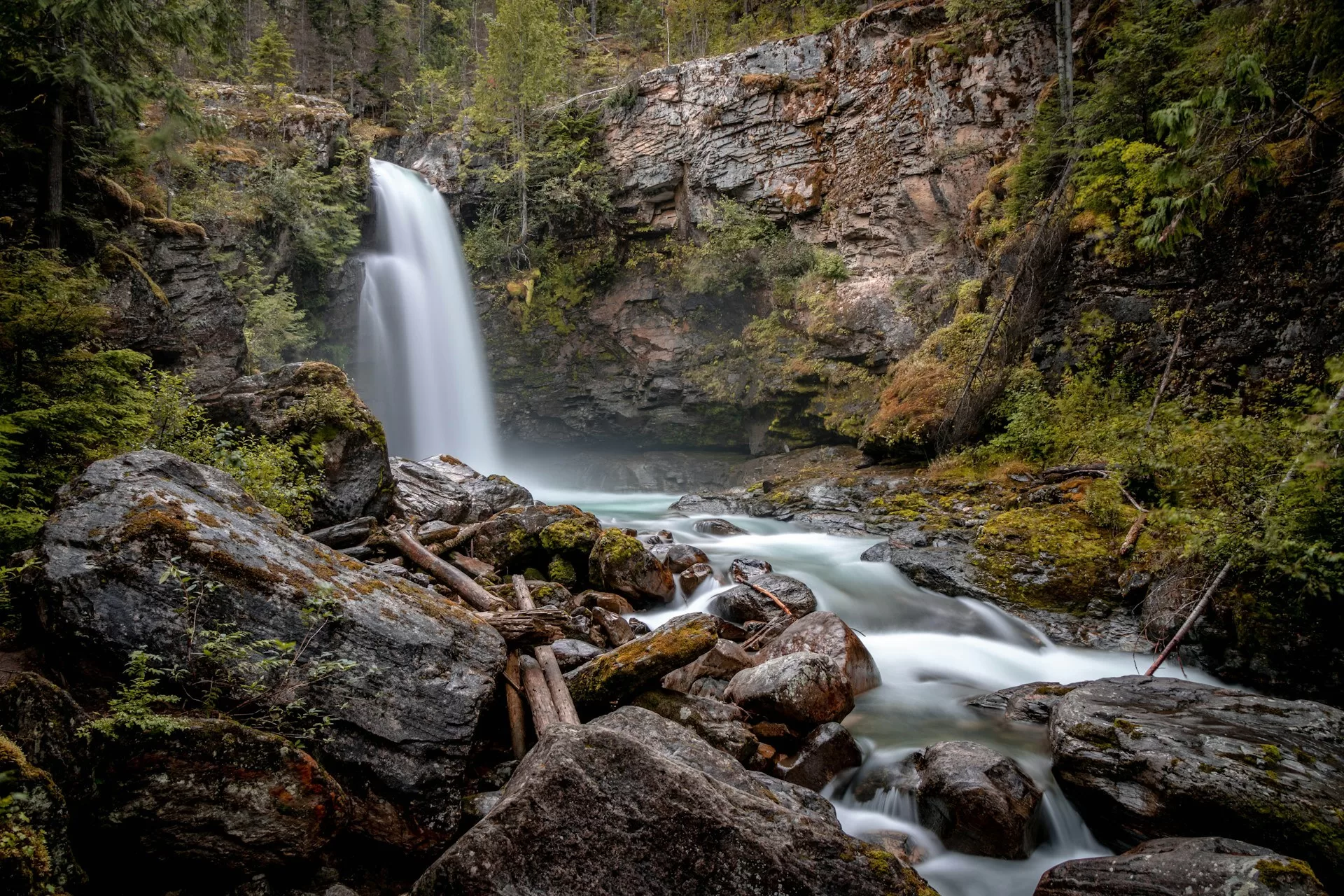 De Sutherland Falls in Blanket Creek Provincial Park, British Columbia