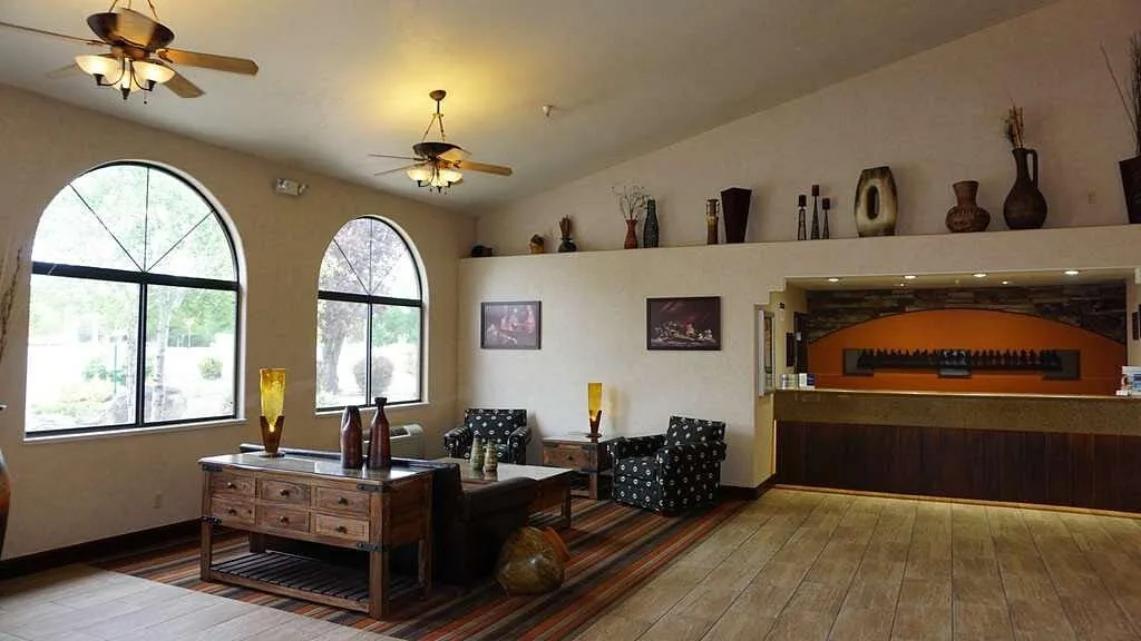 Zitgedeelte in de lobby van het Hotel Best Western Grande River Inn Clifton