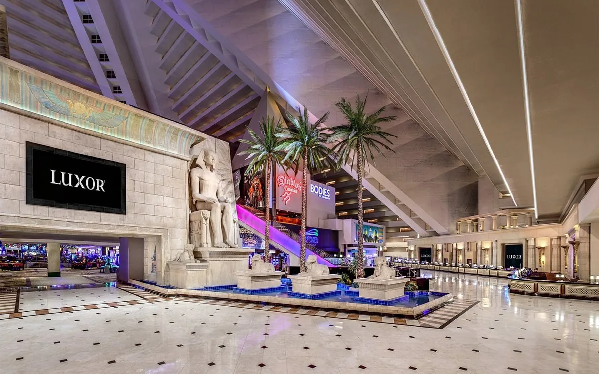 Receptie en lobby van het Luxor Las Vegas
