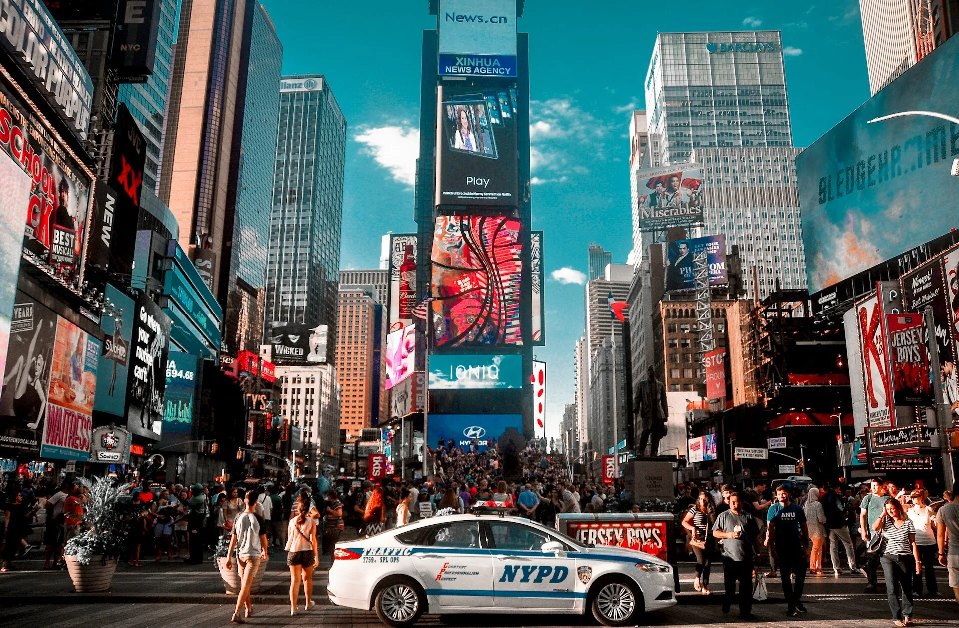 Het populaire Times Square met kleurige billboards in Manhattan New York