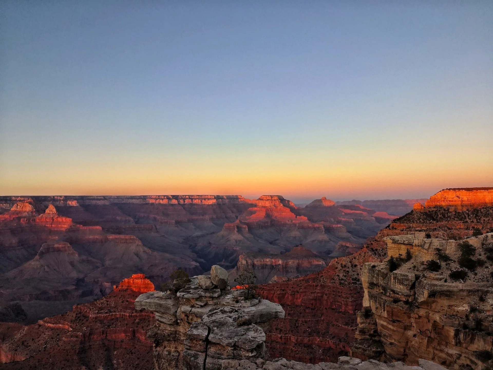 Uitzicht over de Grand Canyon bij zonsondergang