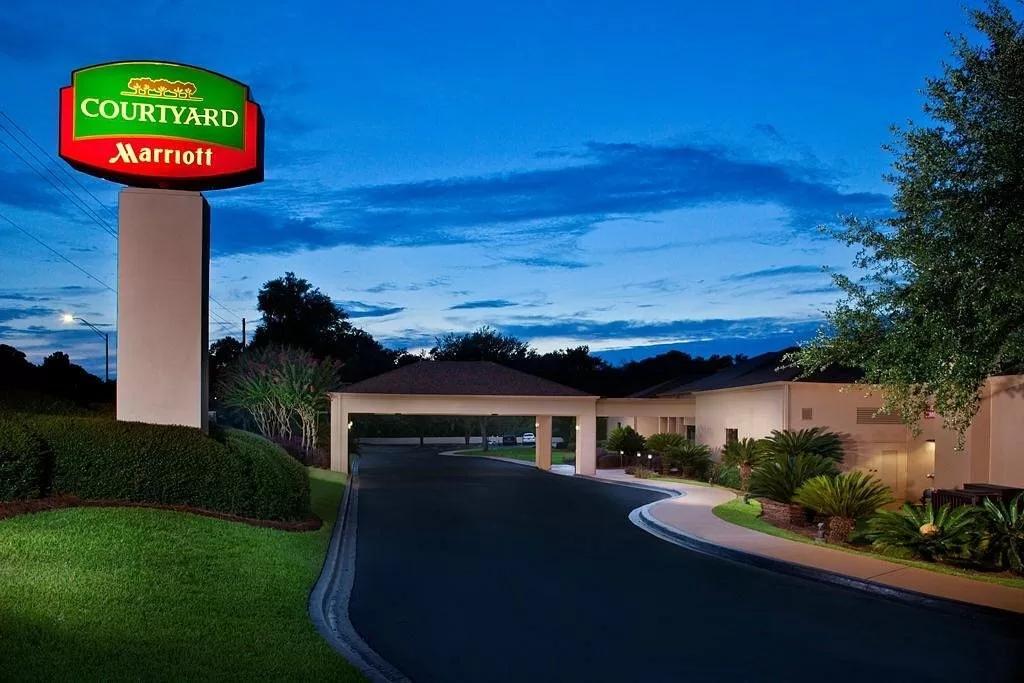Exterior van het Courtyard by Marriott Tallahassee Downtown Capitol Tallahassee