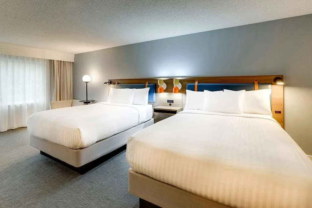 Standaardkamer met twee aparte bedden in het Sonesta Select San Francisco Airport Oyster Point Waterfront San Francisco