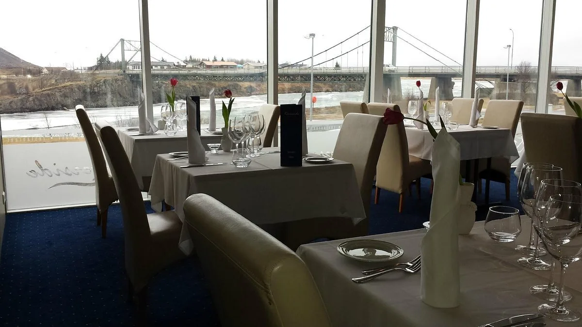 Restaurant in het Hotel Selfoss met uitzicht over het water