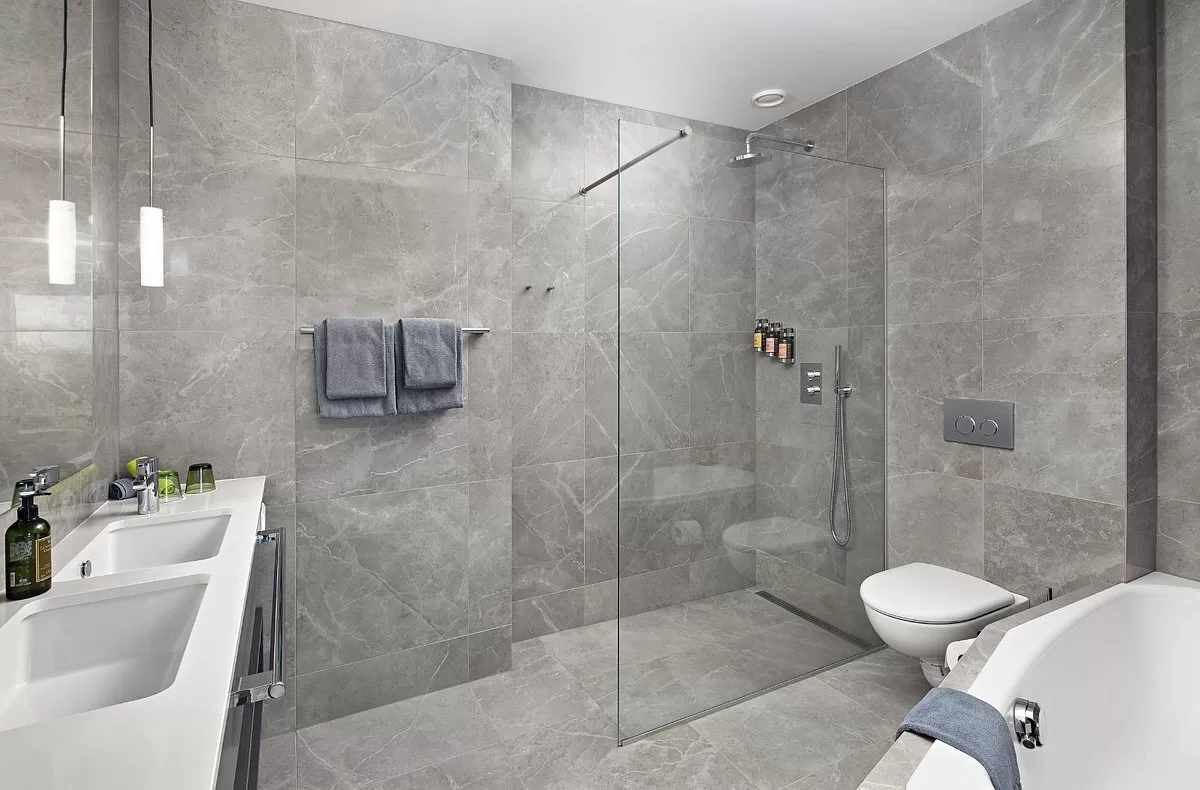 Badkamer in een hotelkamer in het Hotel Hamar