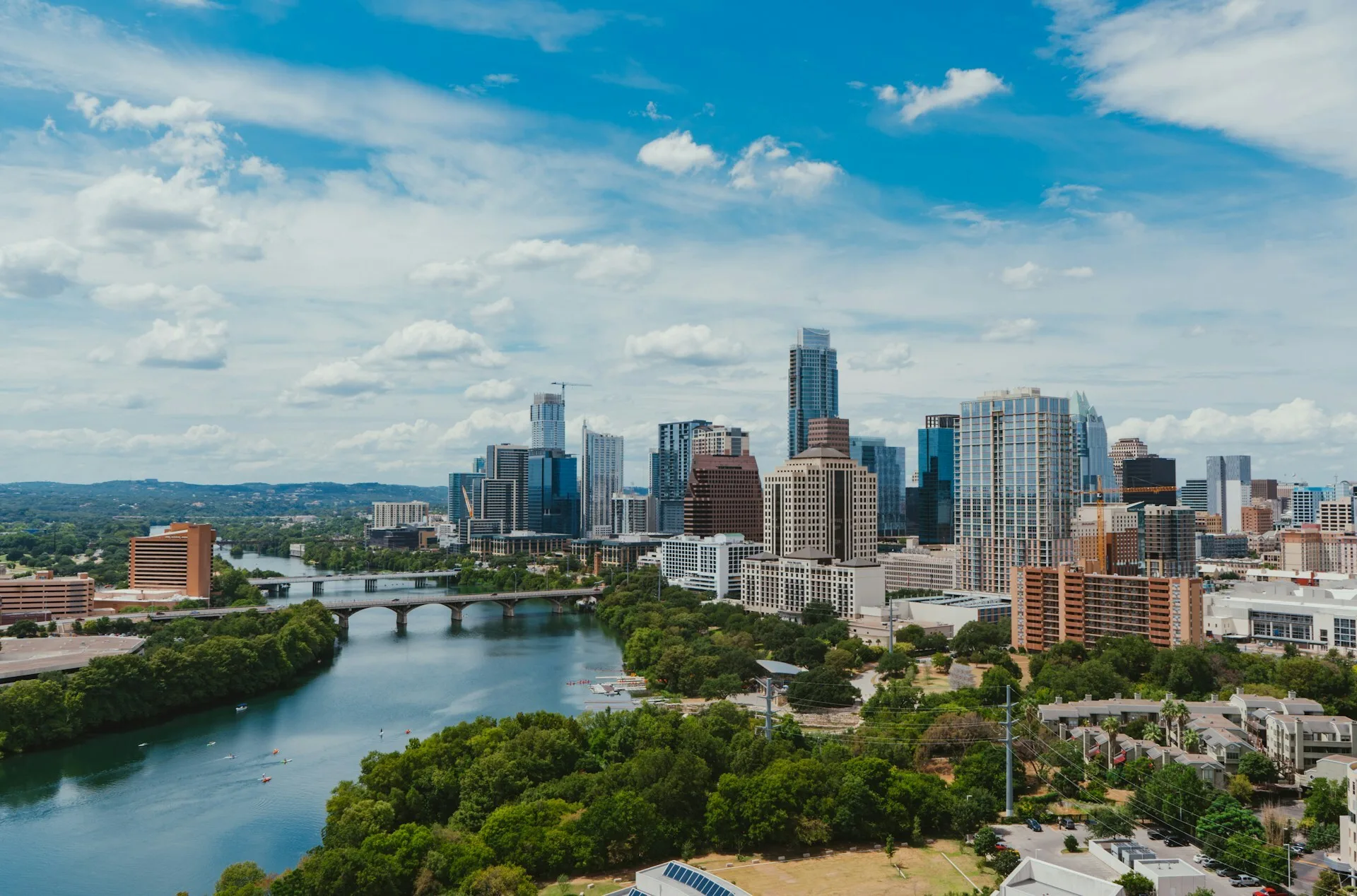 De Skyline van Austin aan de Colorado River in Texas