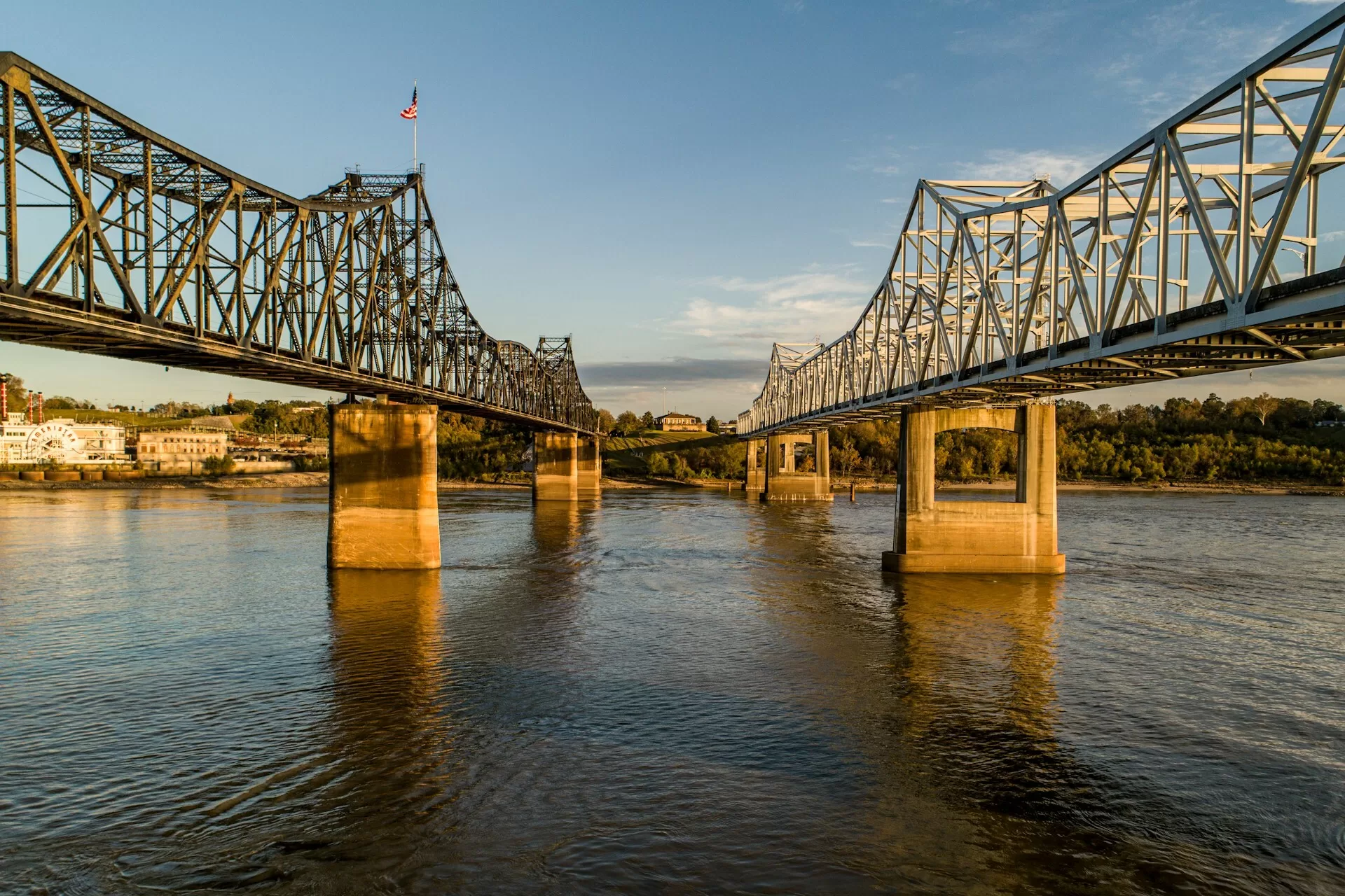 Een brug over de rivier in Vicksburg, Mississippi