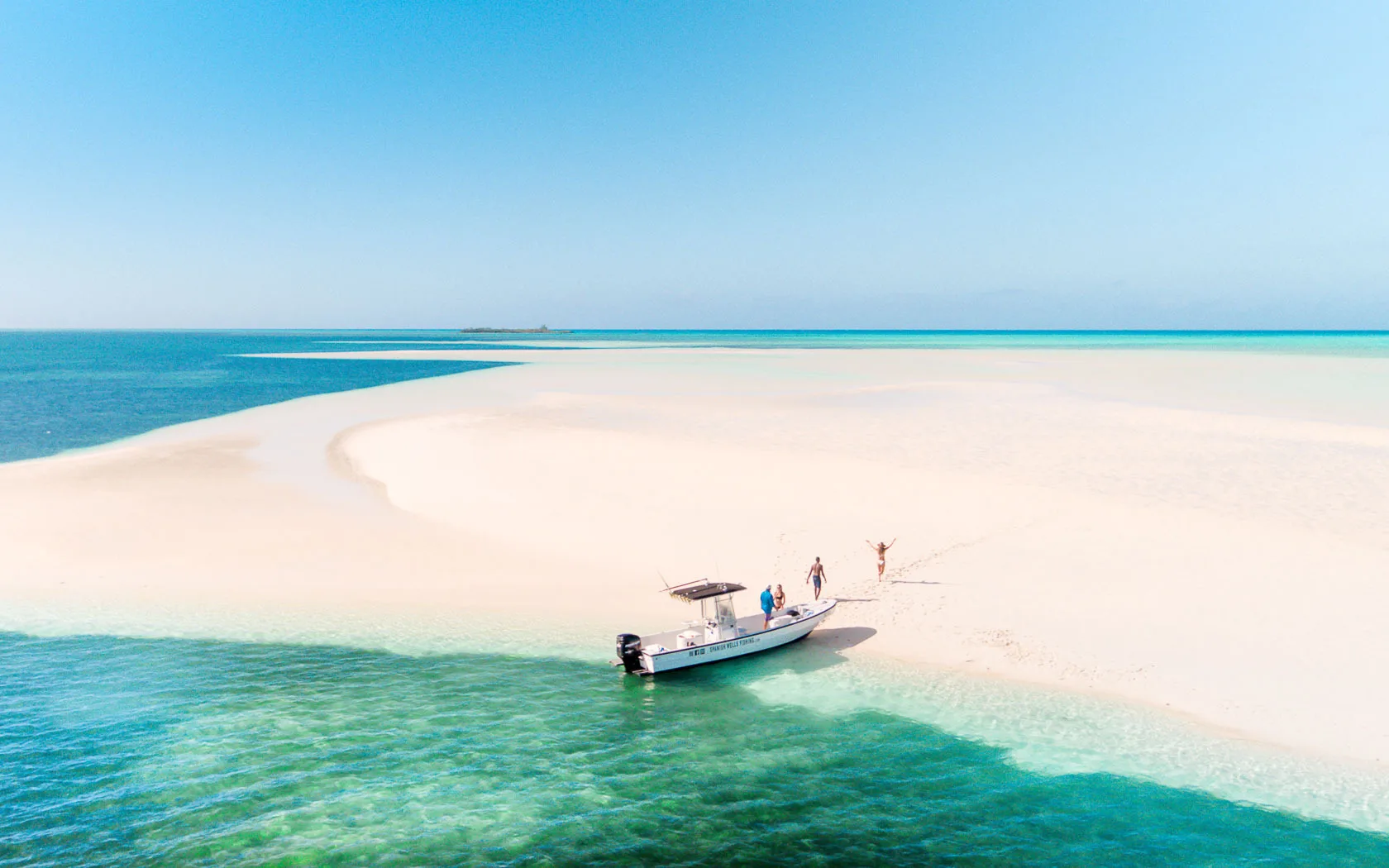 Parelwitte zandstranden en helderblauw water op de Bahama's