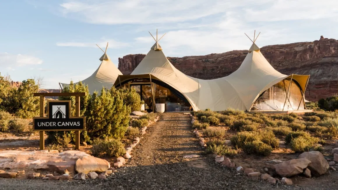 Ontvangstcentrum Under Canvas Glamping in West Amerika