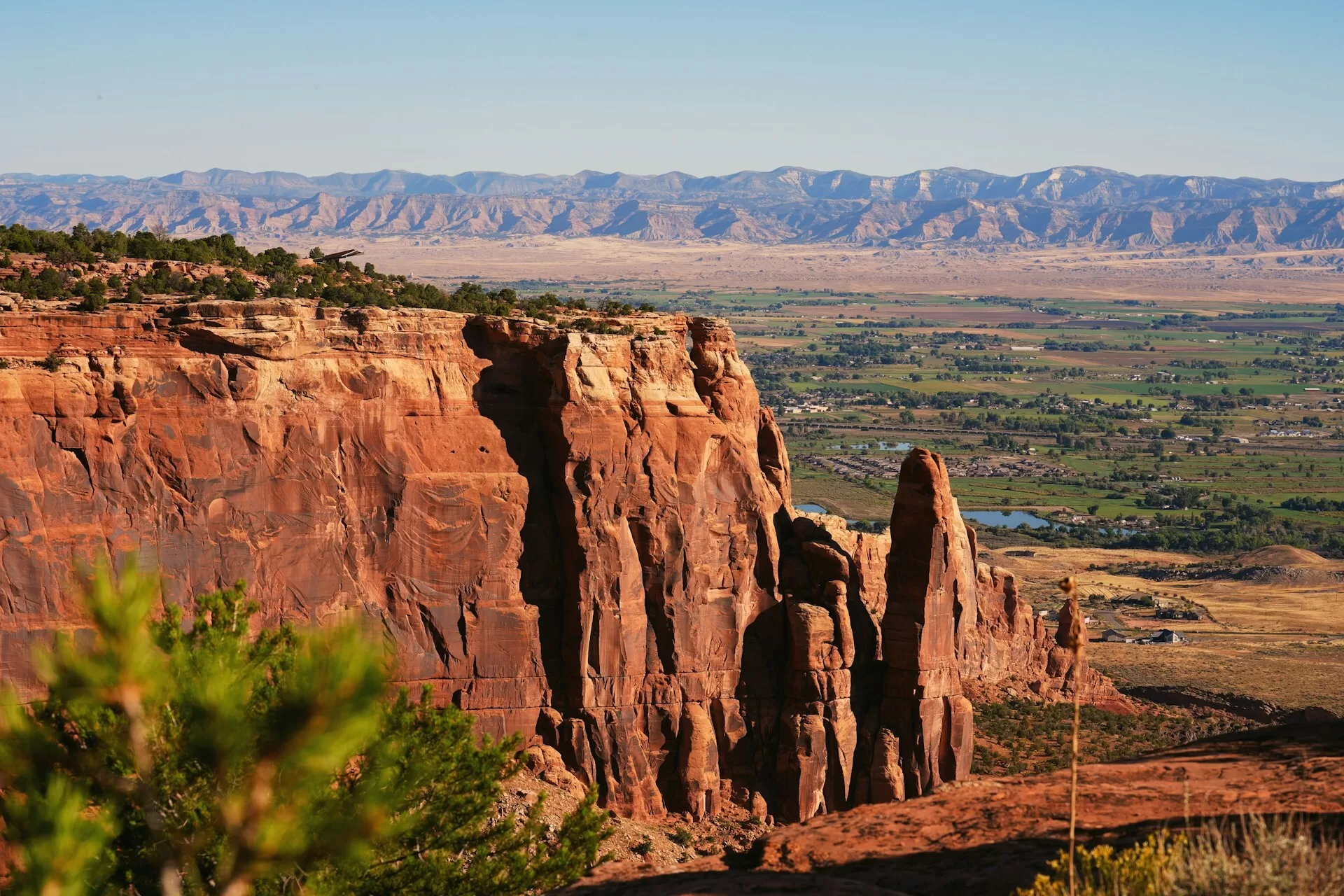 De rode rotsformaties van Colorado National Monument in Grand Junction