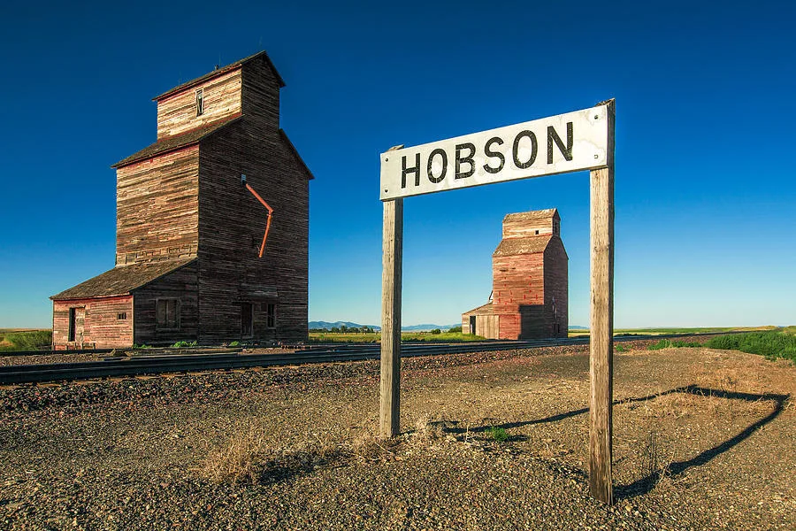 Oude houten schuren in Hobson, Montana