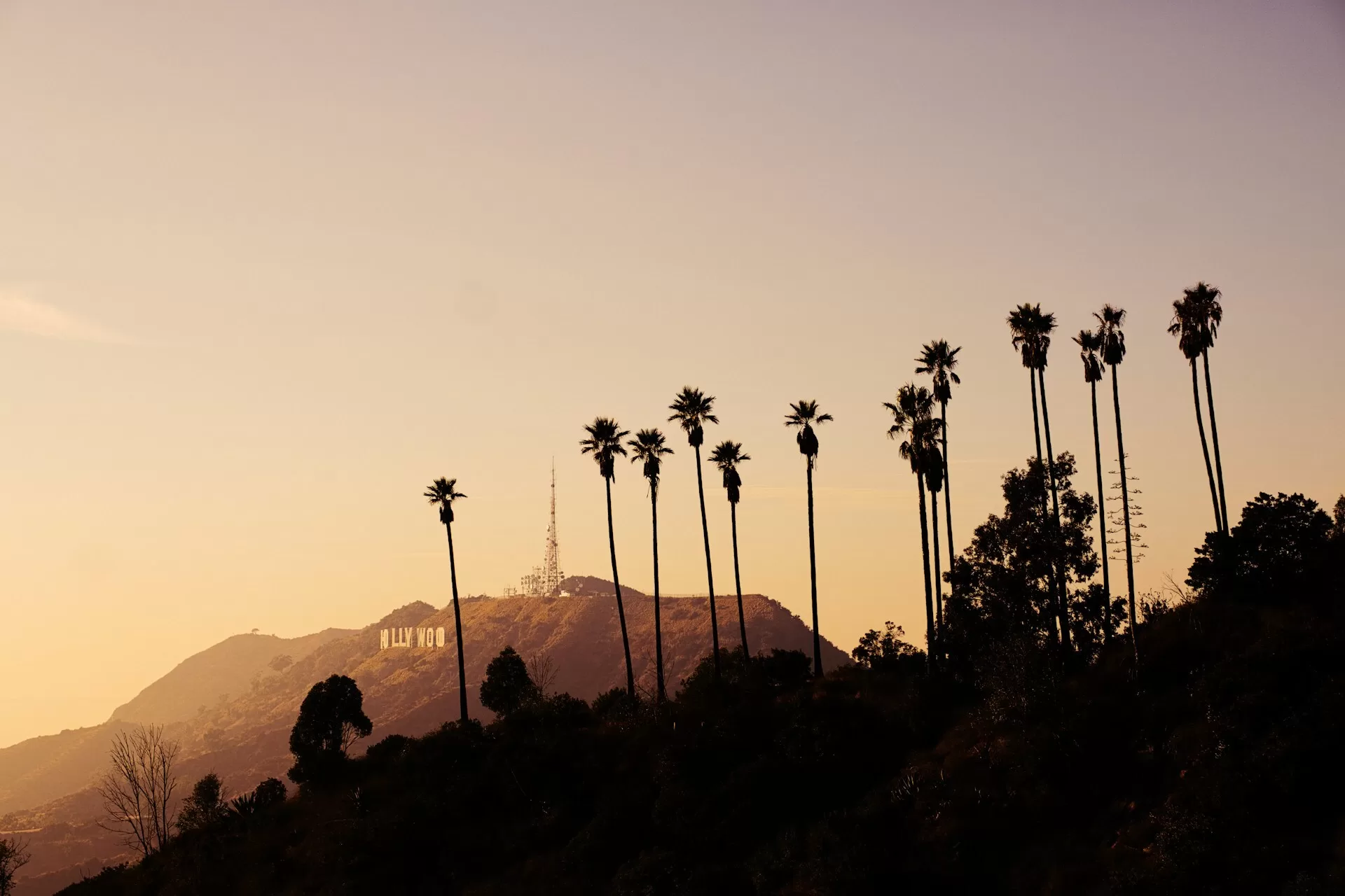 Hollywood sign bij zonsondergang in Los Angeles, Californië