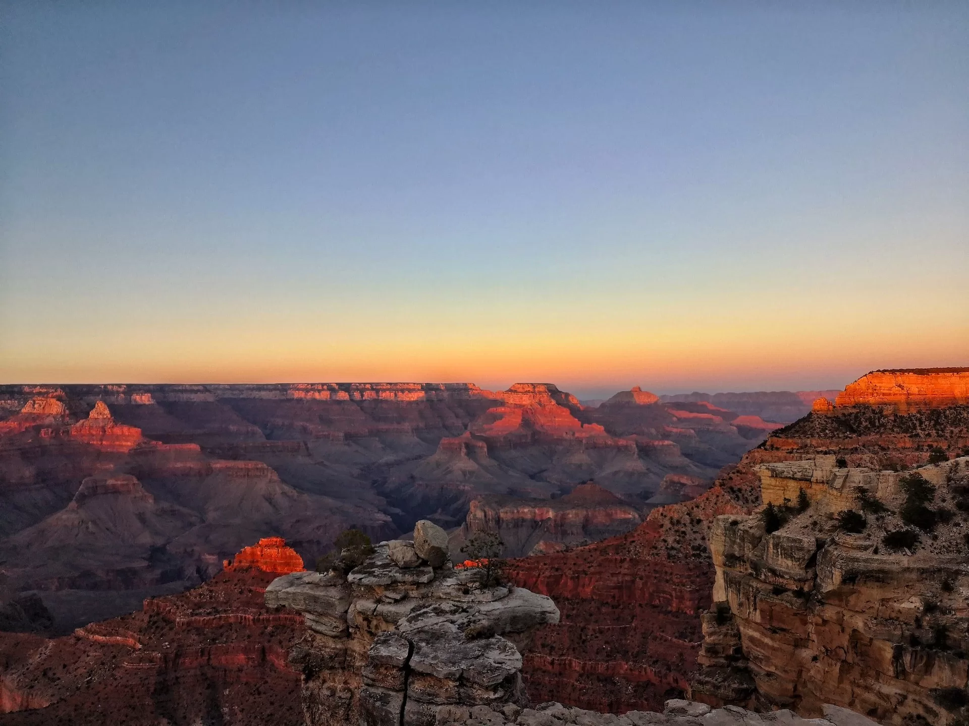 De Grand Canyon in Arizona tijdens een zonsondergang