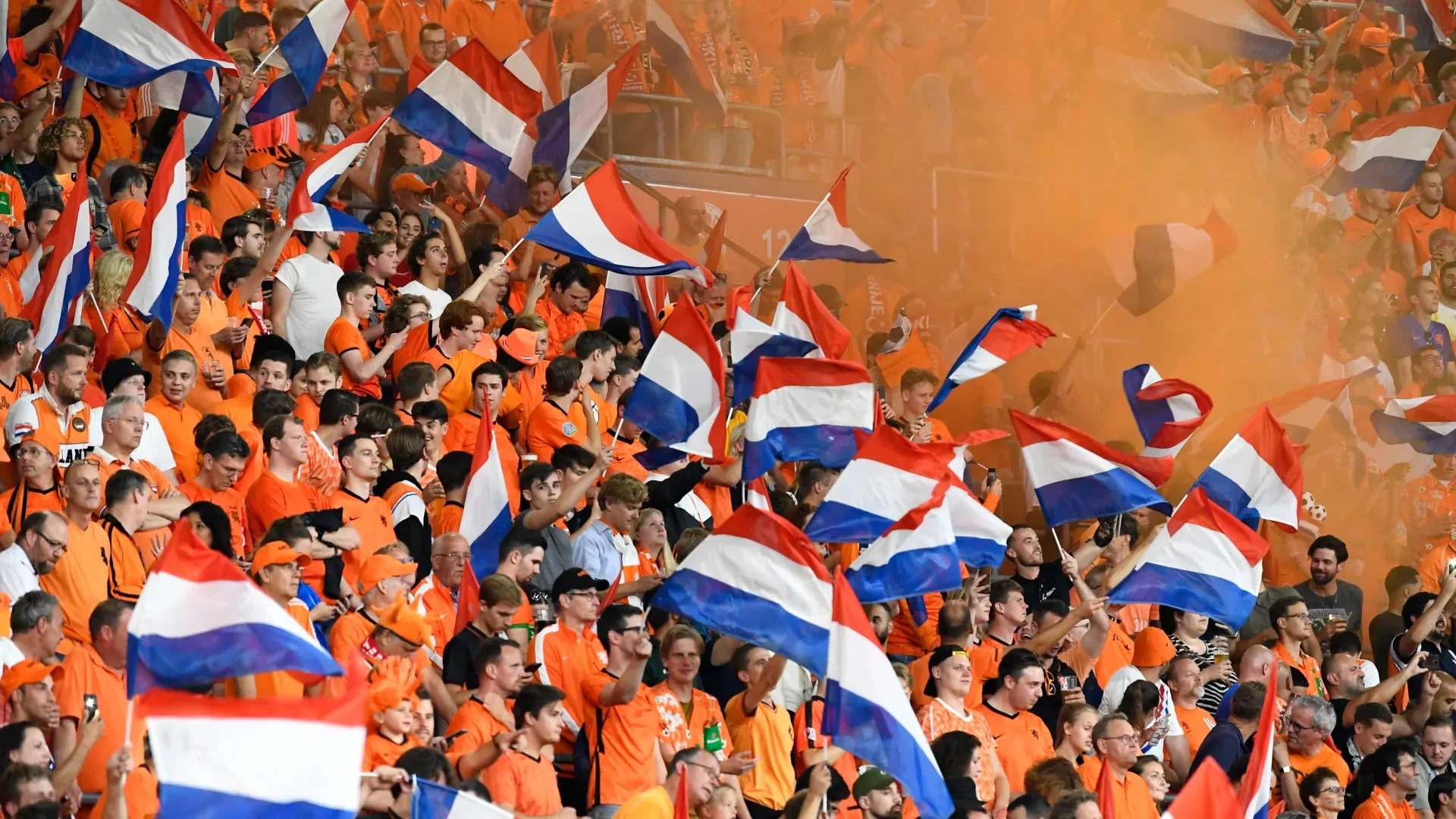 Oranje Nederlanders supporten