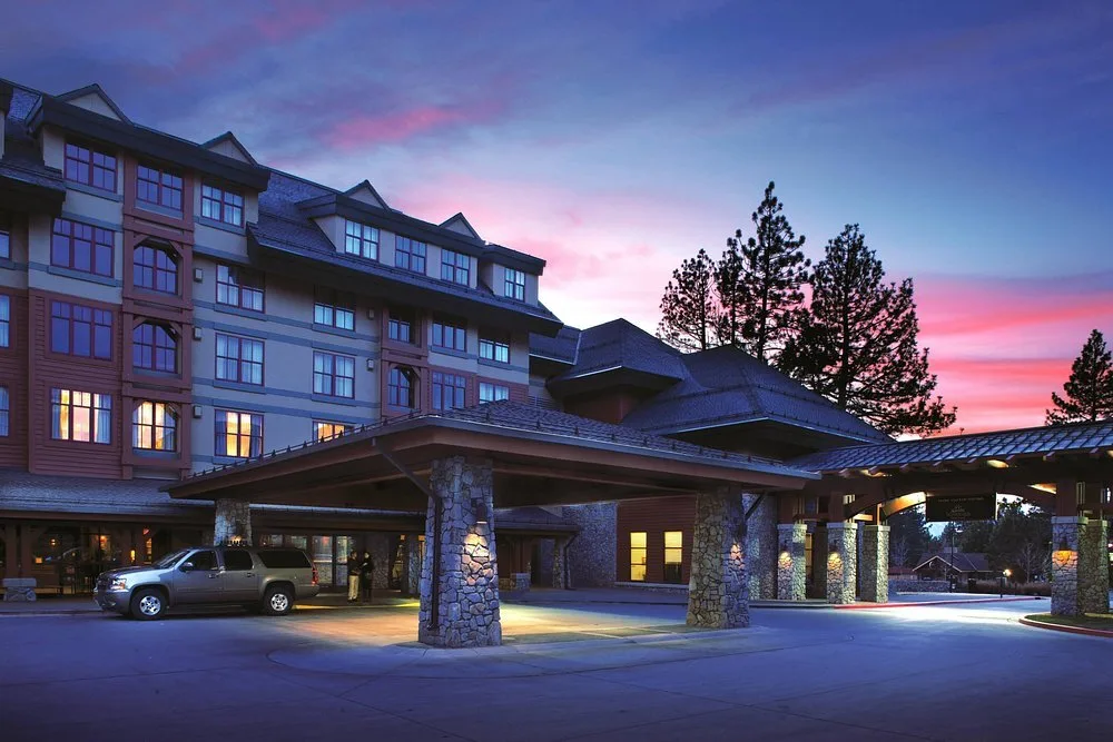 Exterior van het Marriots timber lodge Lake Tahoe