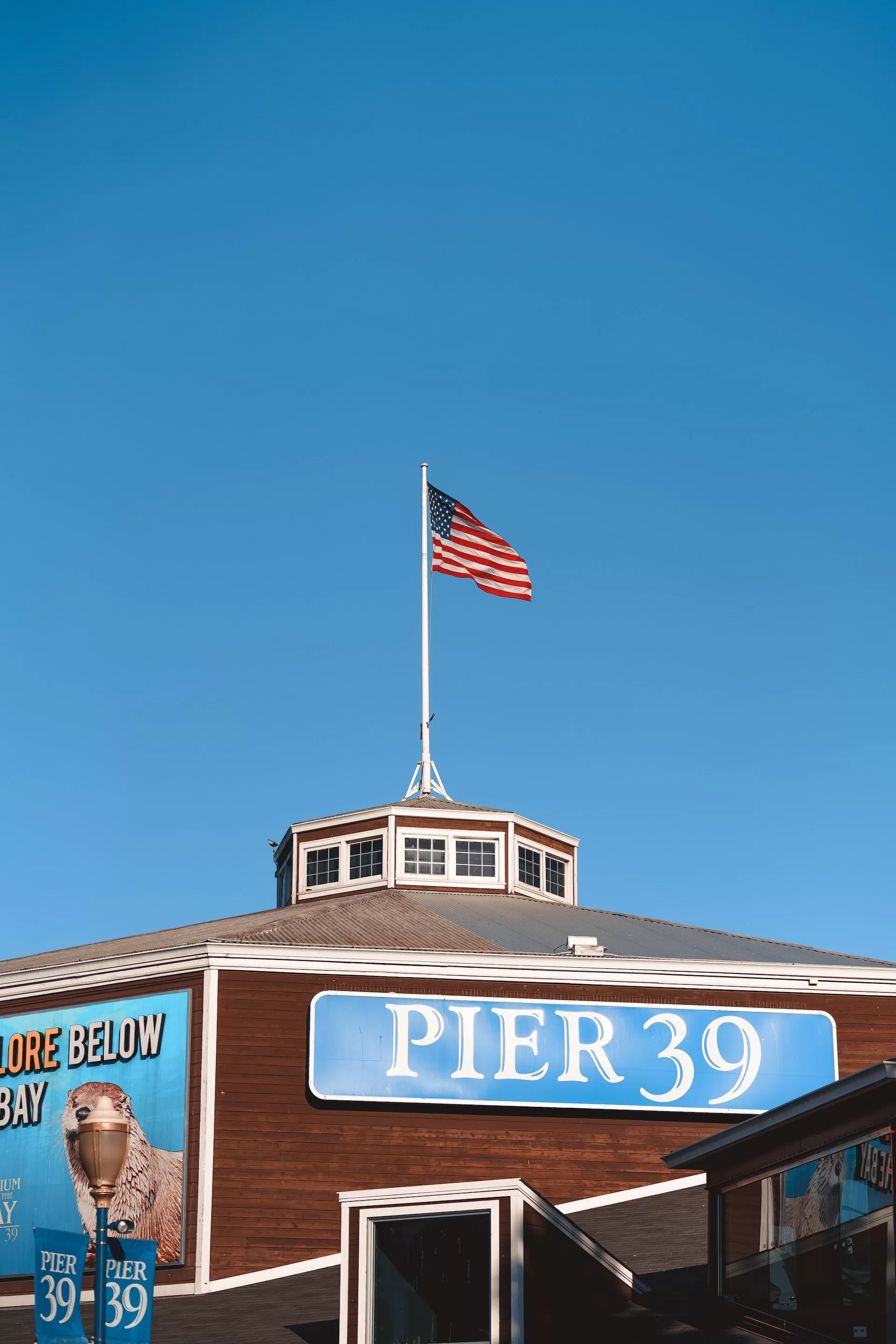 Een bord van Pier 39 in Fisherman's Wharf in San Francisco, Californië