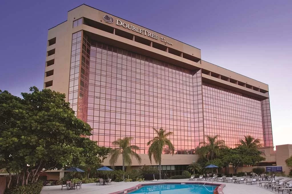 Exterior van het Hotel Double Tree Airport Miami
