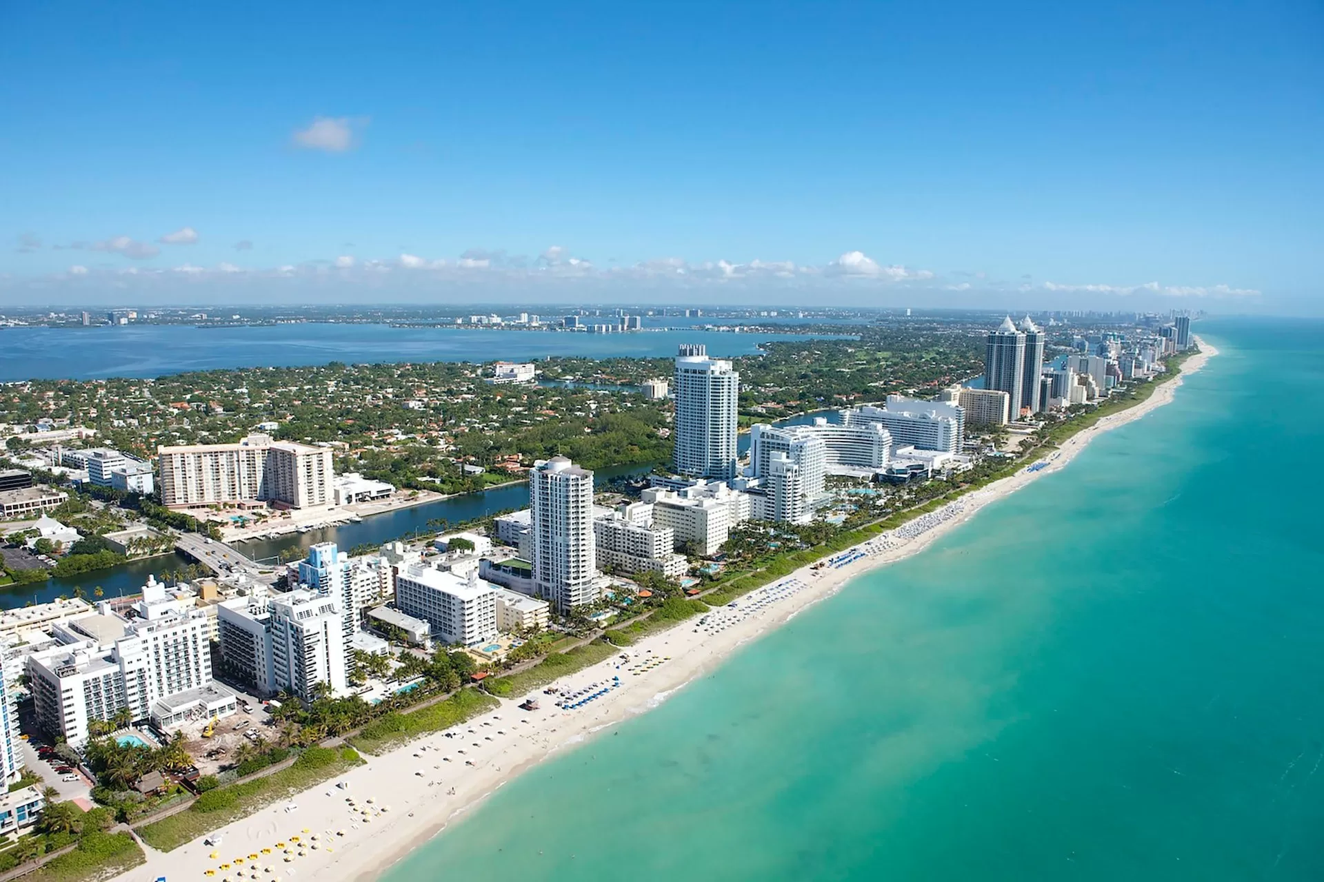Luchtfoto van de kustlijn van Miami Beach