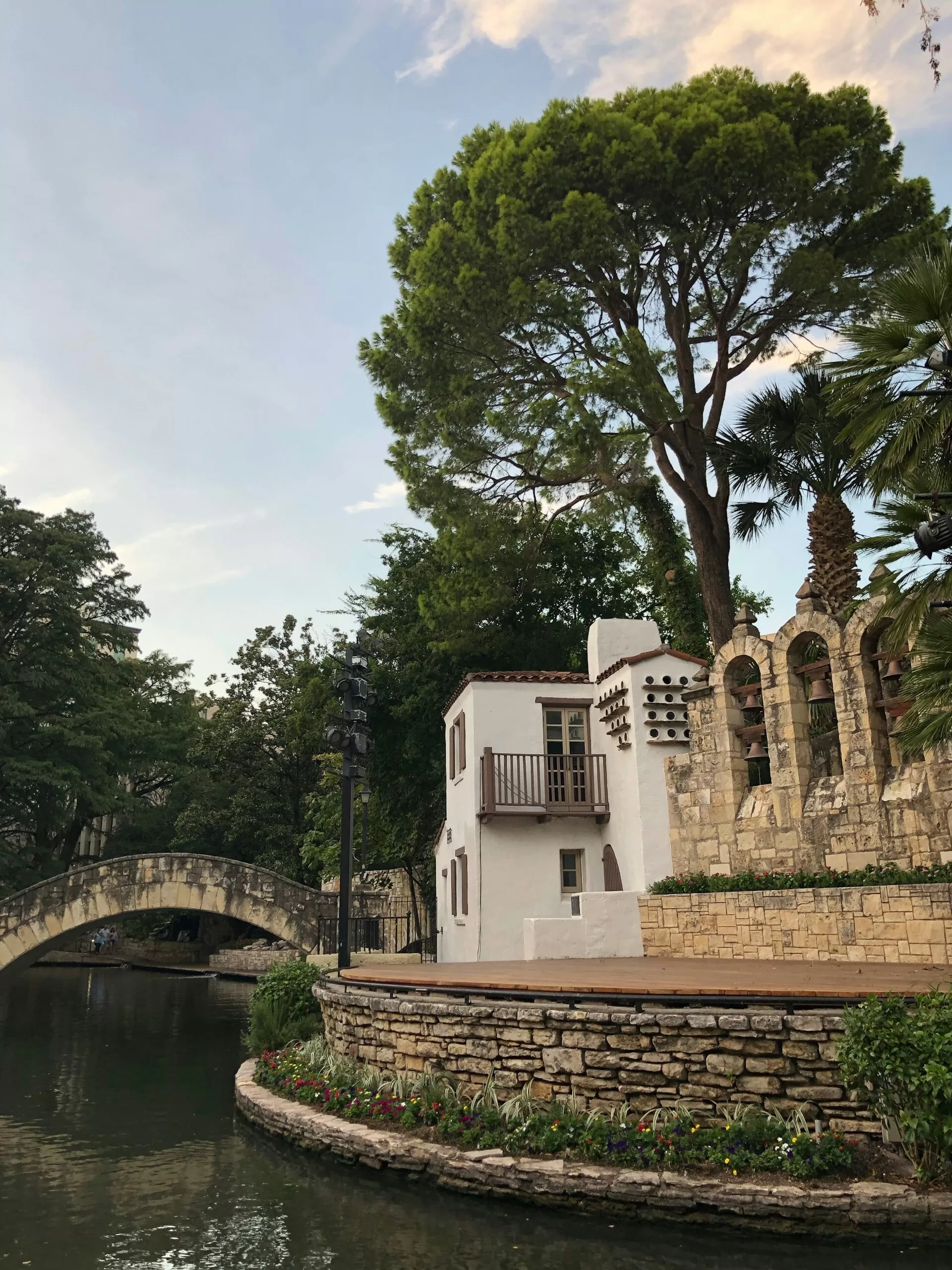 Een huis langs de River Walk in San Antonio