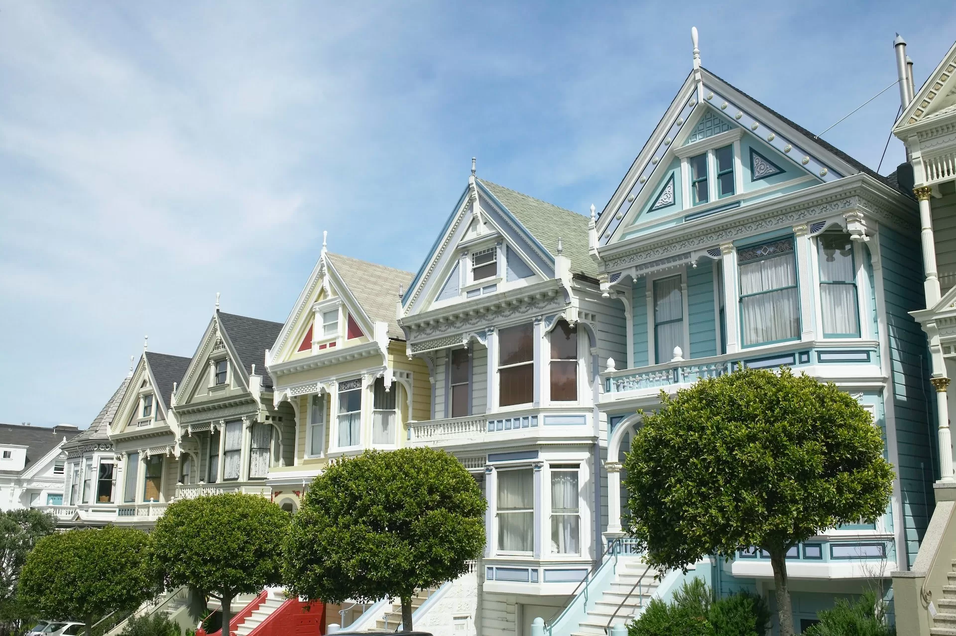 Gekleurde huizen in oud-Victoriaanse stijl in San Francisco