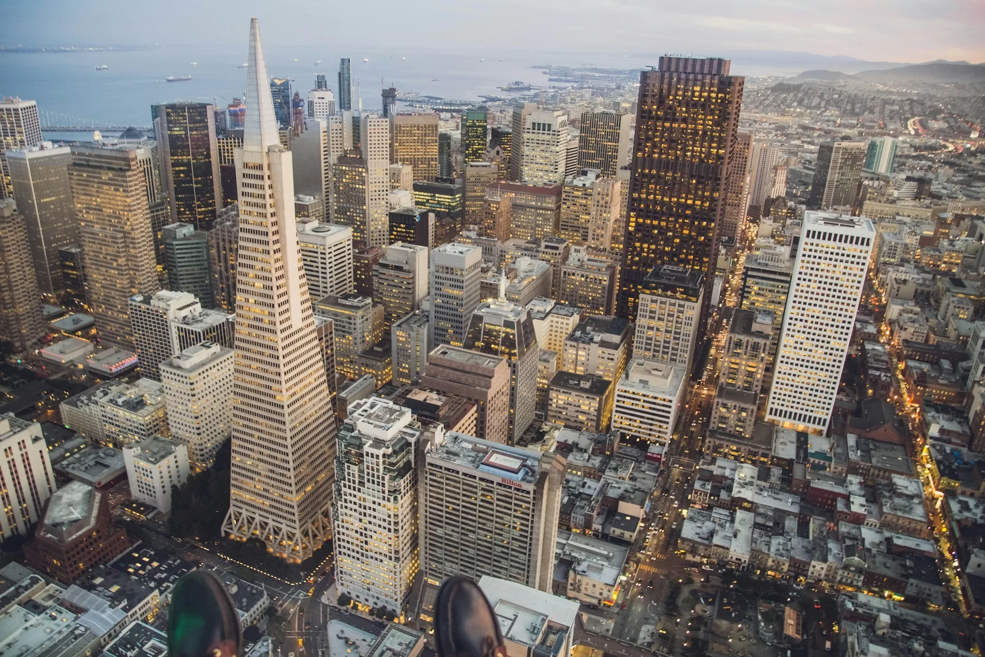 Luchtfoto van San Francisco met stadscentrum en skyline