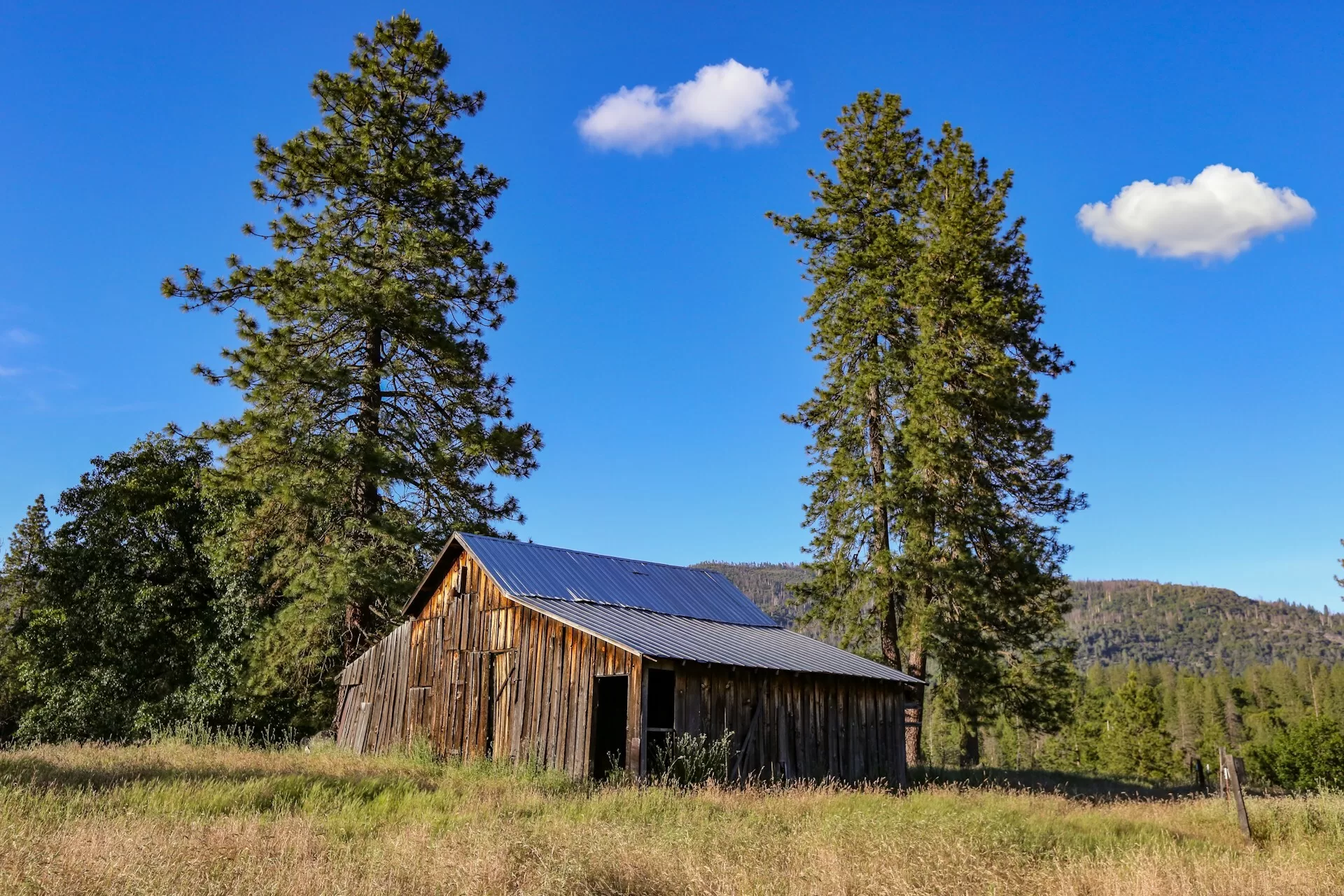 Een huisje langs Triangle Road in Mariposa, Californië