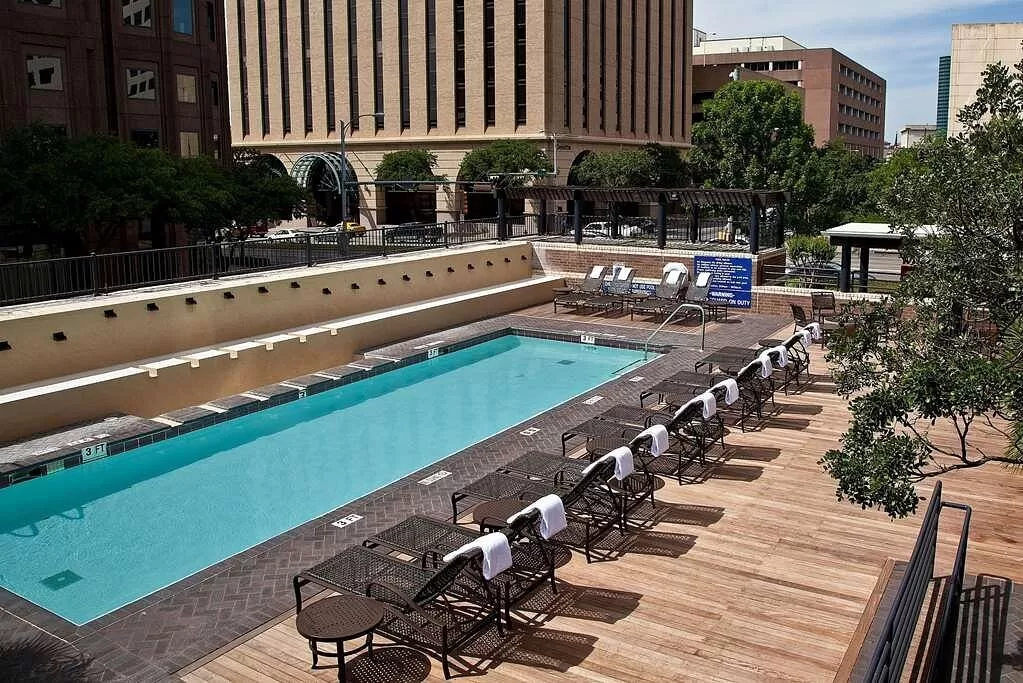Buitenzwembad bij het Hotel Double Tree Suites Austin