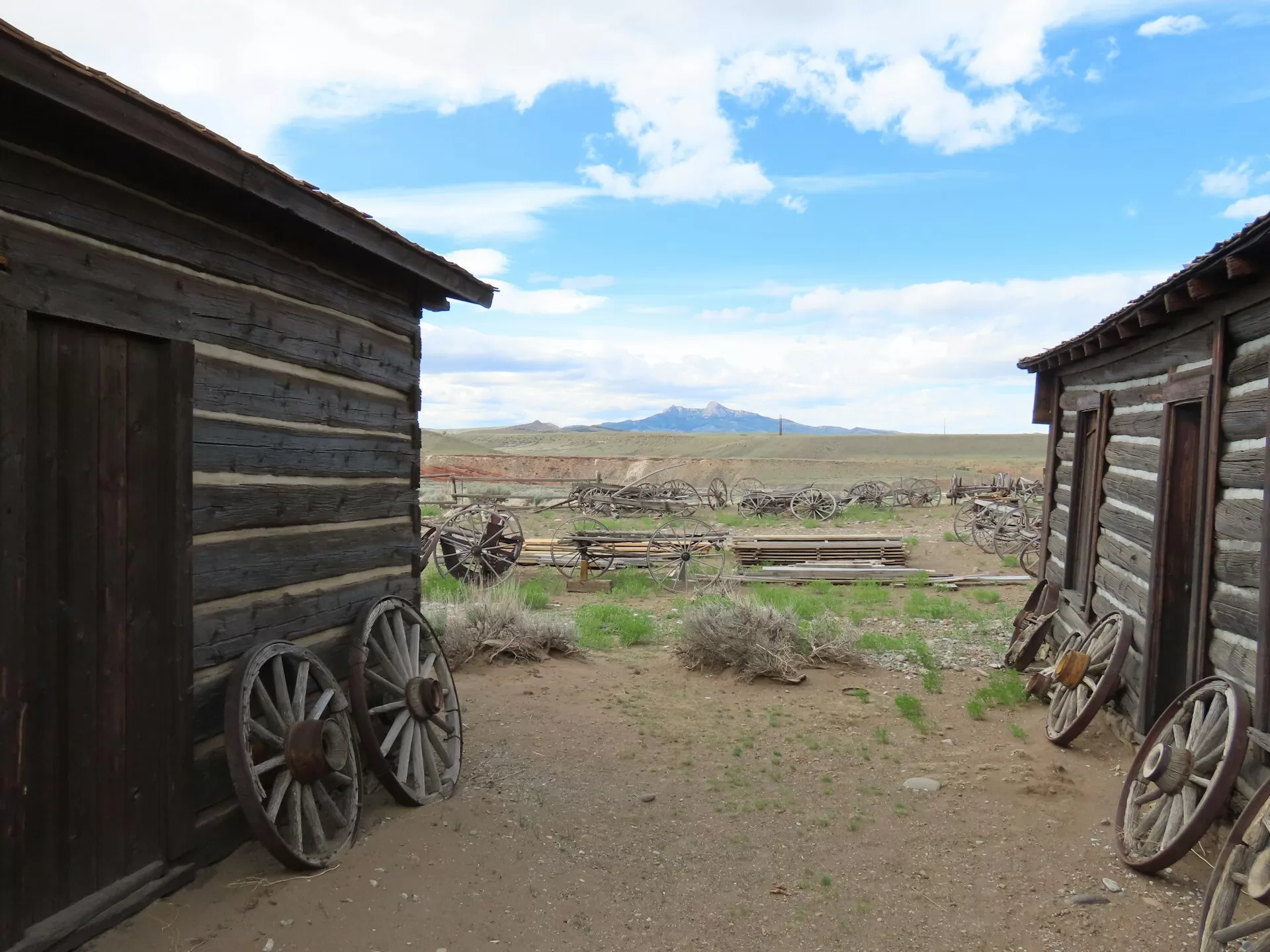 Houten stallen van een oude ranch in Cody, Wyoming