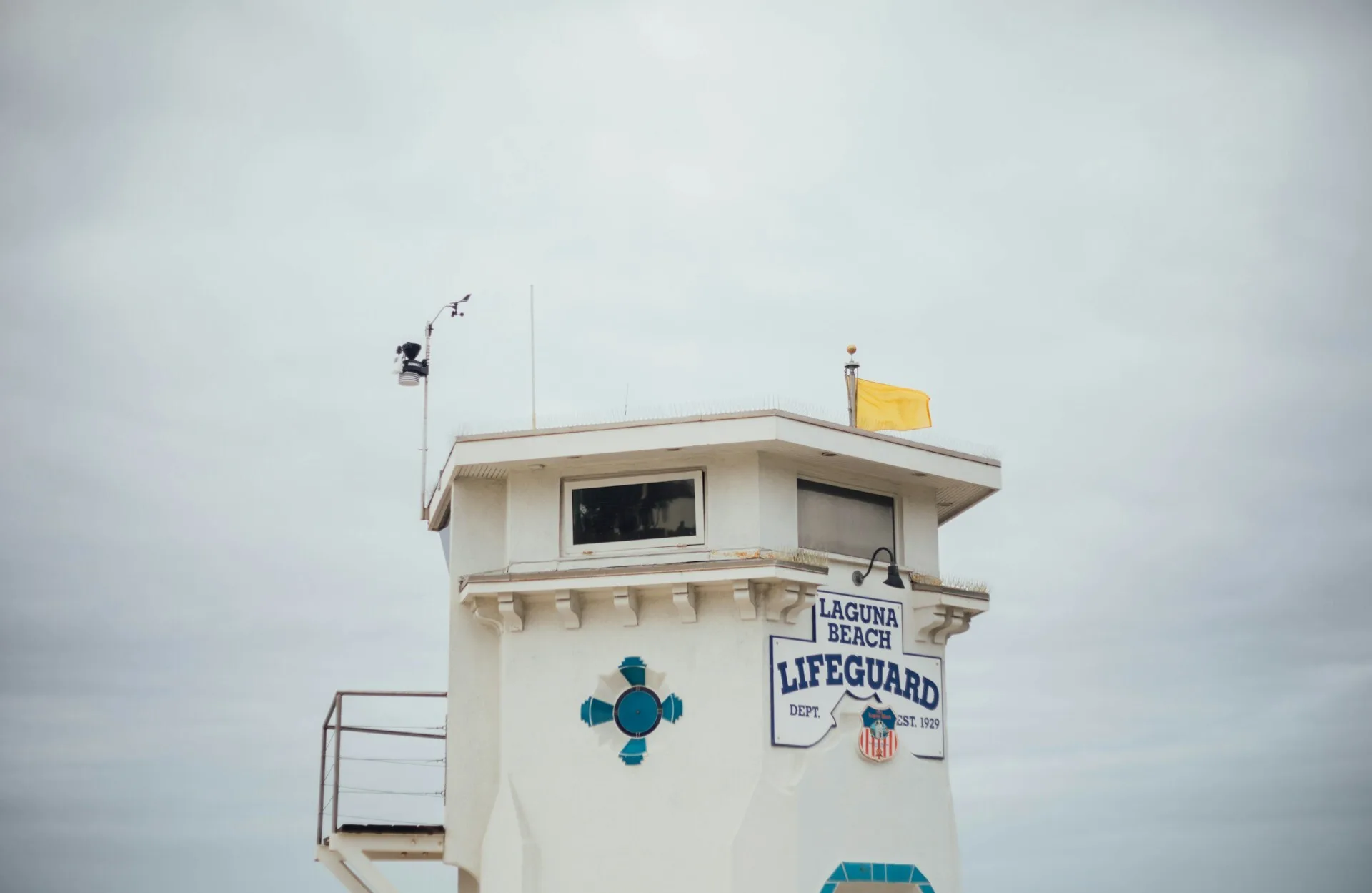 Lifeguard toren op het strand van Laguna Beach