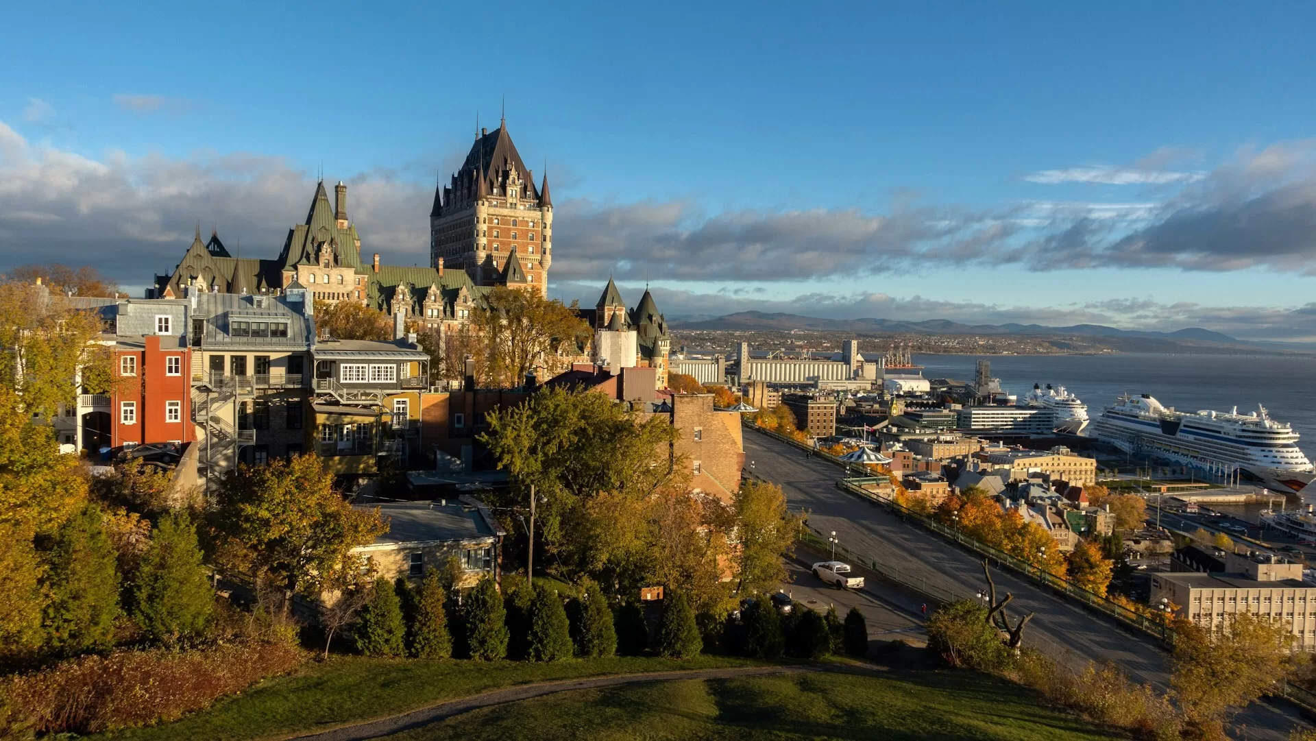 Chateau Frontenac met de Ottaw River op de achtergrond in Ottawa City