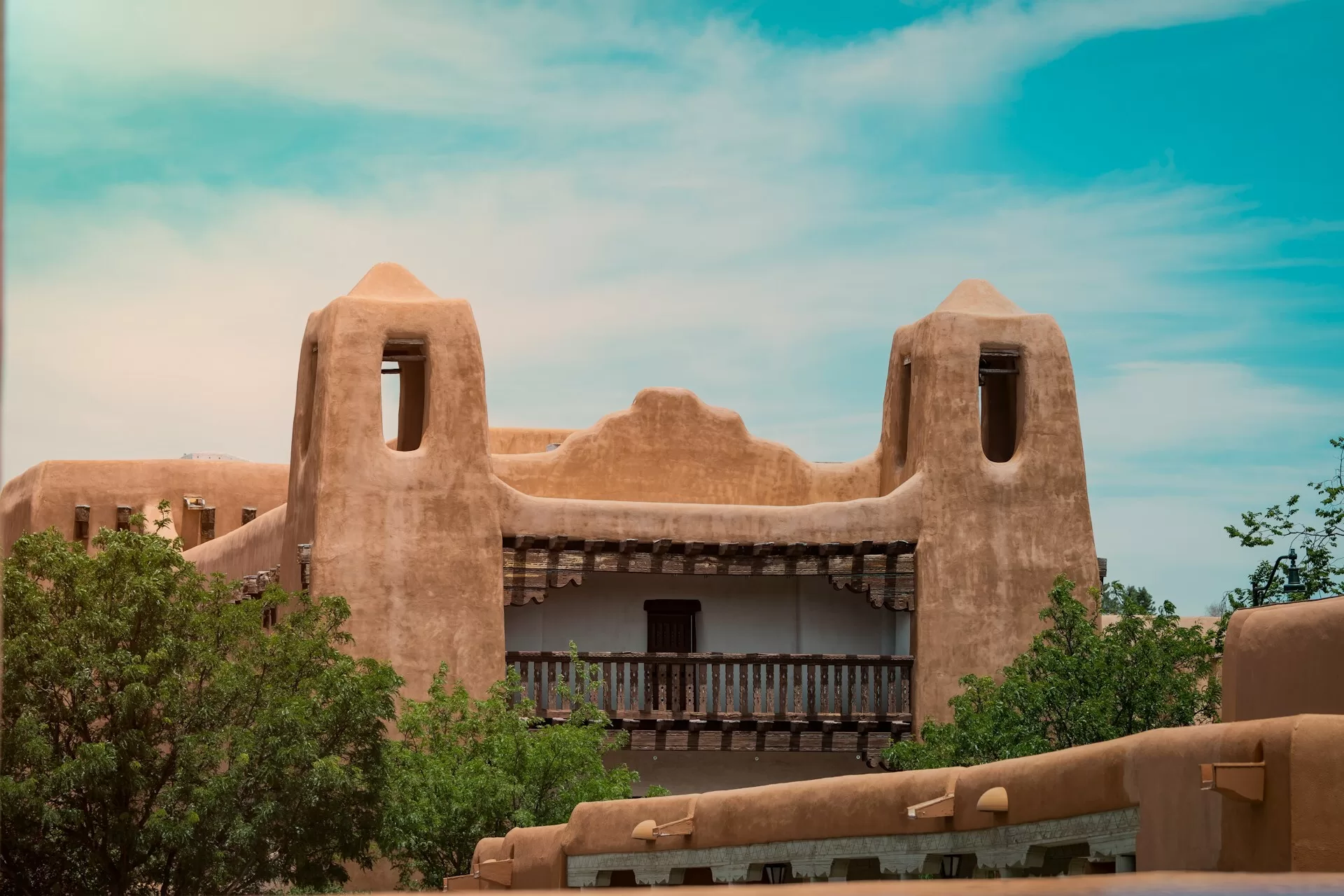 Gebouw in Adobe stijl (oud Mexicaanse stijl) in Santa Fe