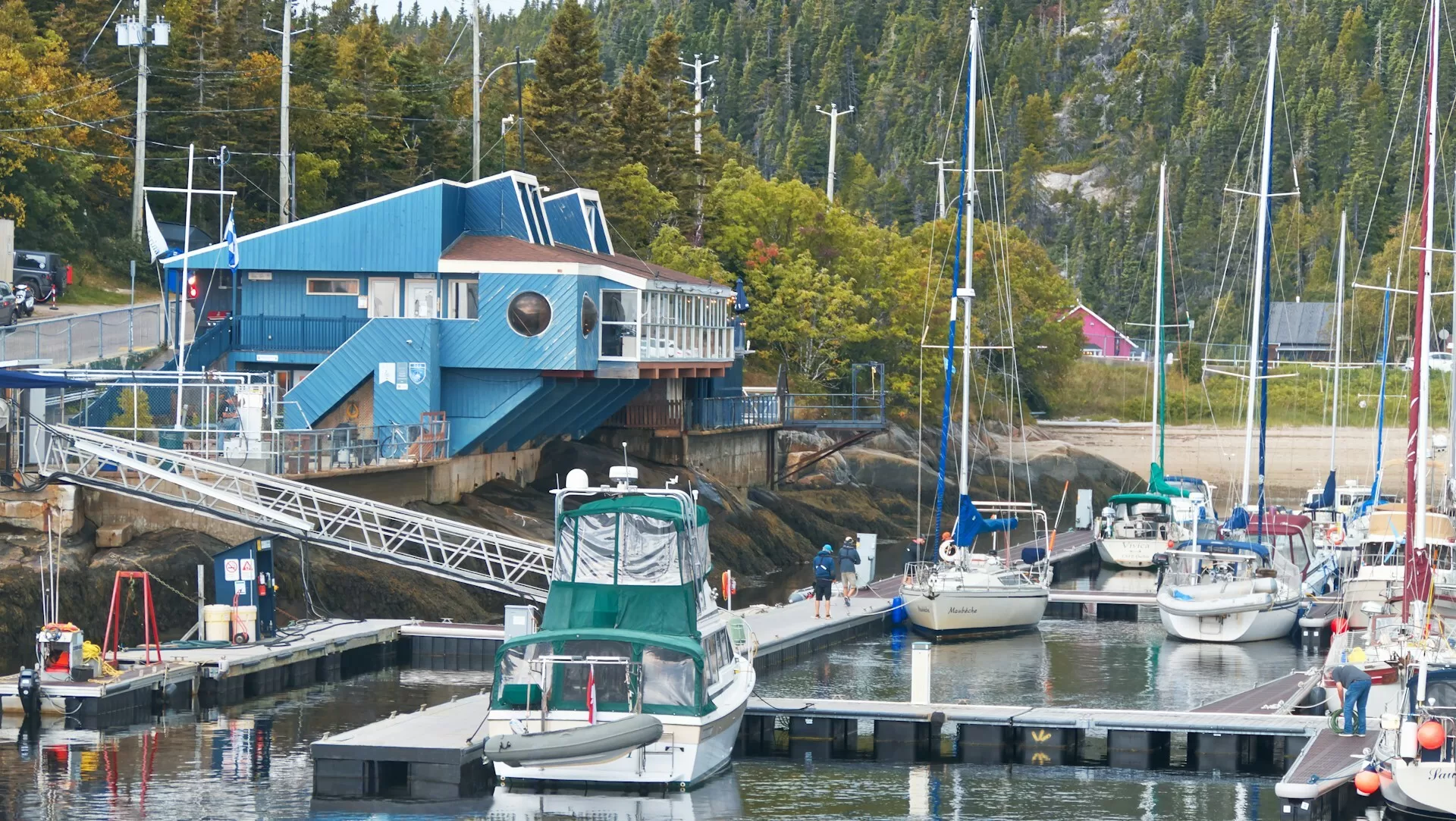 Boten in de haven van Tadoussac in Quebec
