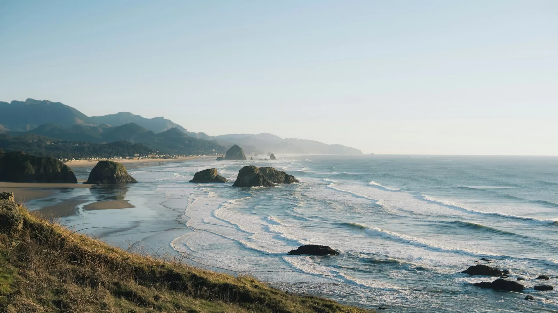 De kustlijn van Ecola State Park in Cannon Beach