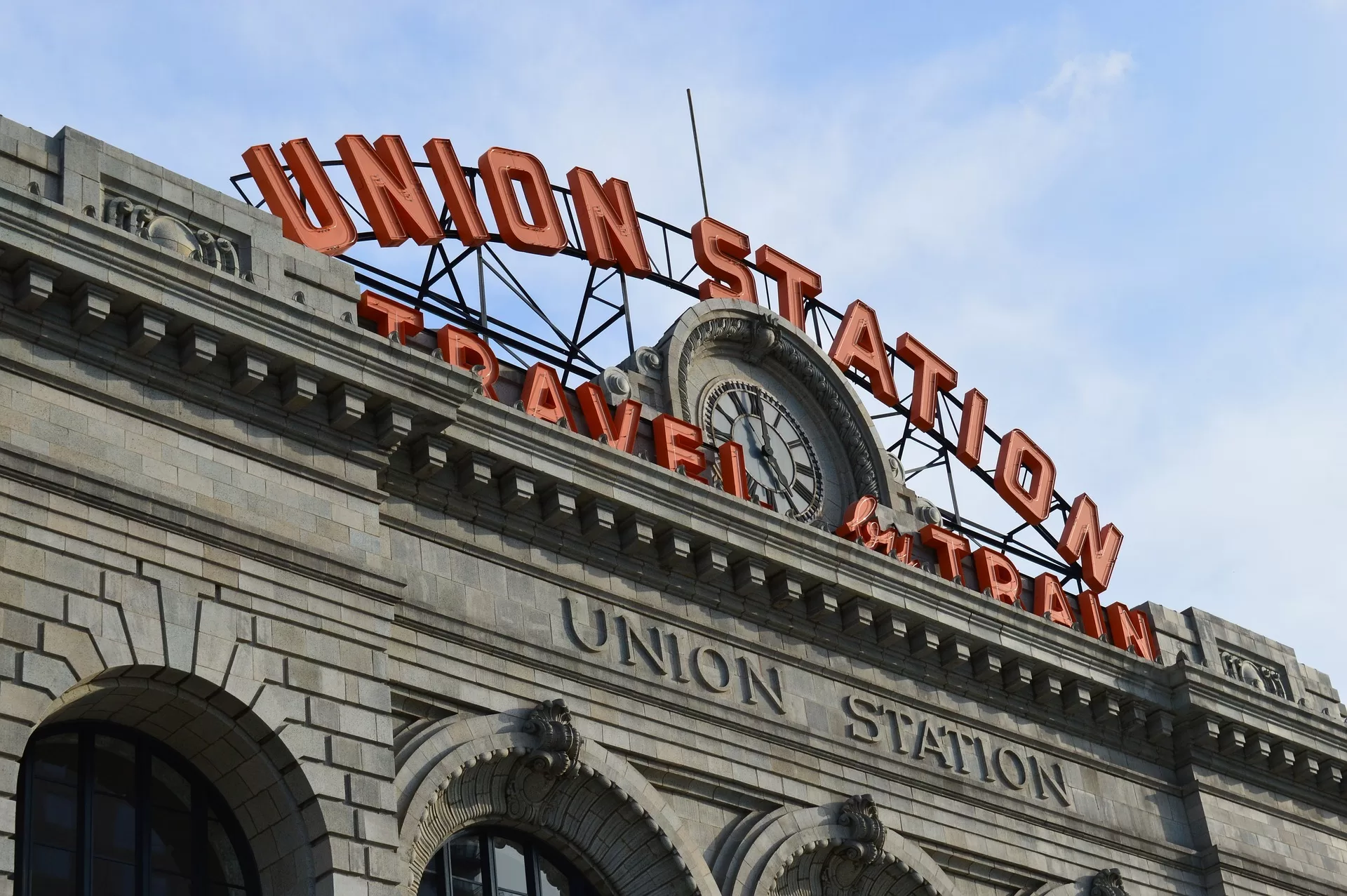 De klok van het Union Station in Denver