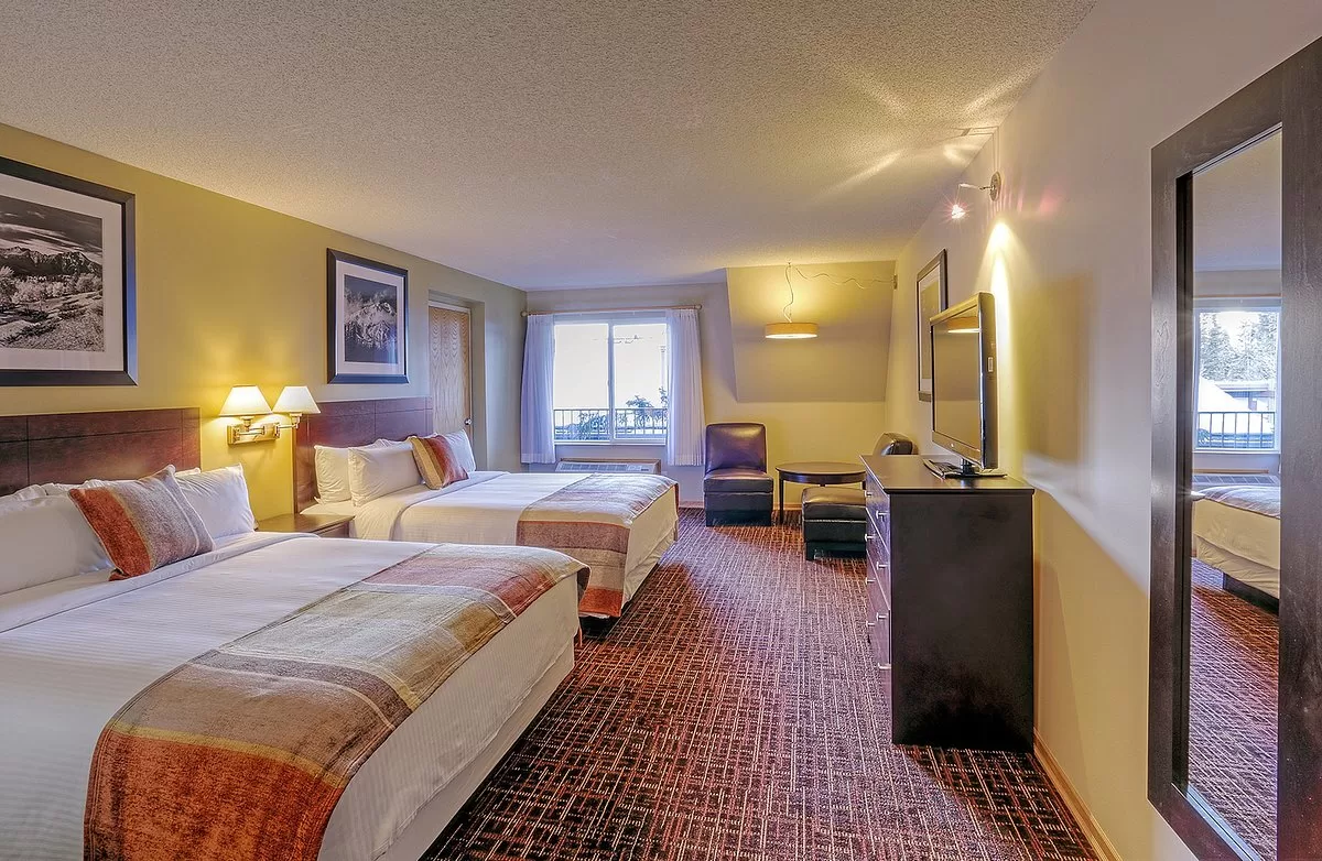 Standaardkamer met twee aparte bedden in het Banff Inn