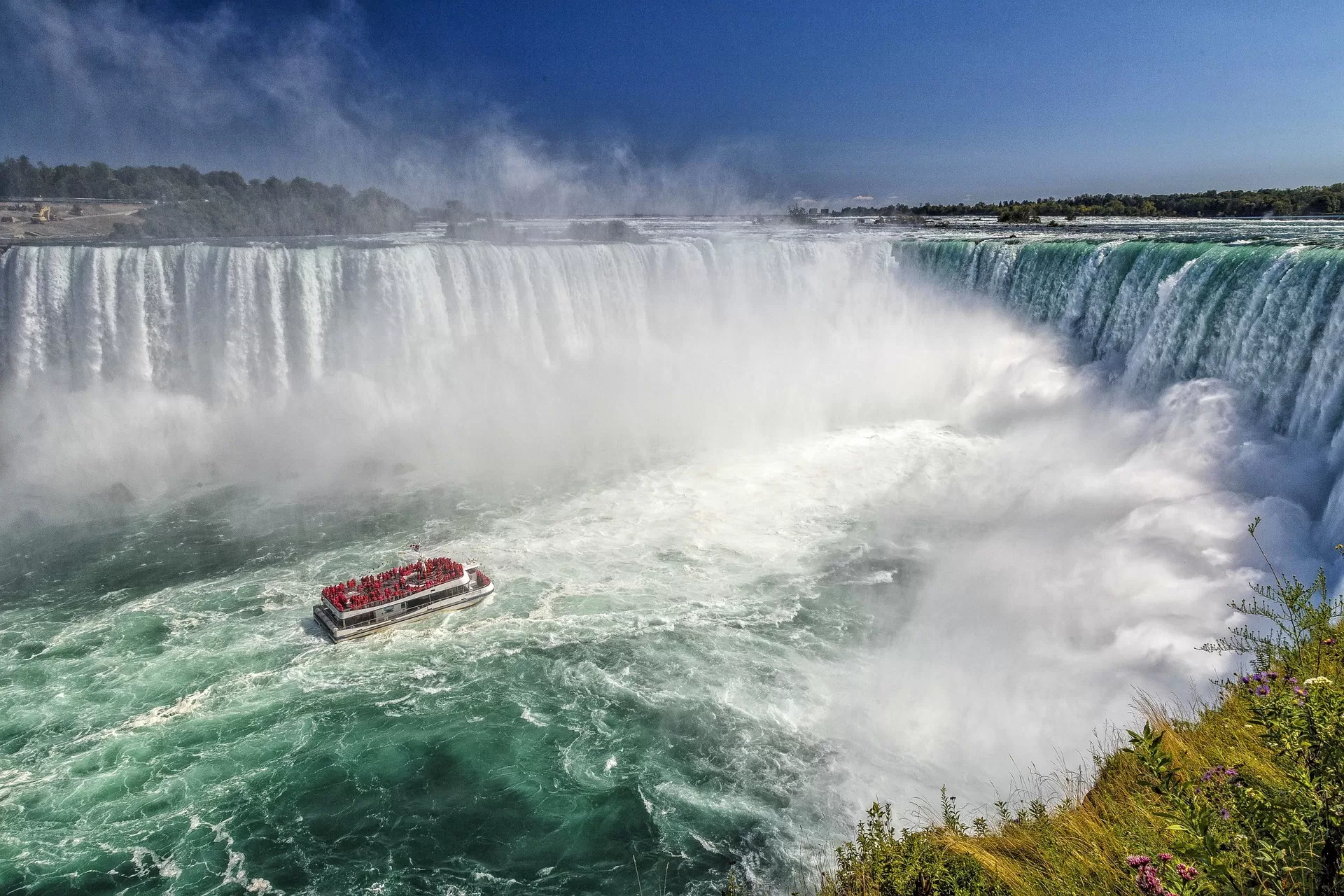 De Hornblower die de Niagara Falls naderd